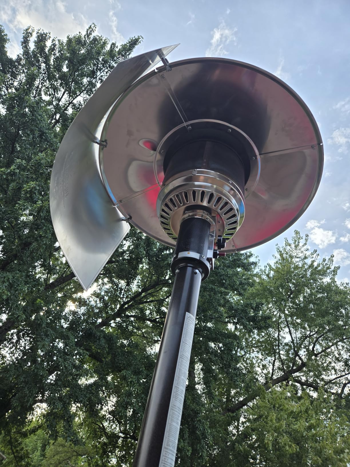 Amazon Basics 46,000 BTU Portable Outdoor Propane Patio Heater with Wheels, Commercial & Residential, Easy to Use, with Water Tank, Havana Bronze, 32.1 x 32.1 x 91.3 inches customer photo 1