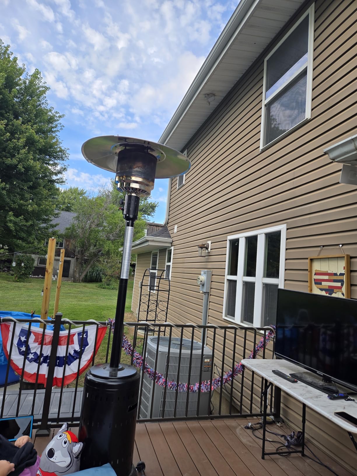 Amazon Basics 46,000 BTU Portable Outdoor Propane Patio Heater with Wheels, Commercial & Residential, Easy to Use, with Water Tank, Havana Bronze, 32.1 x 32.1 x 91.3 inches customer photo 2