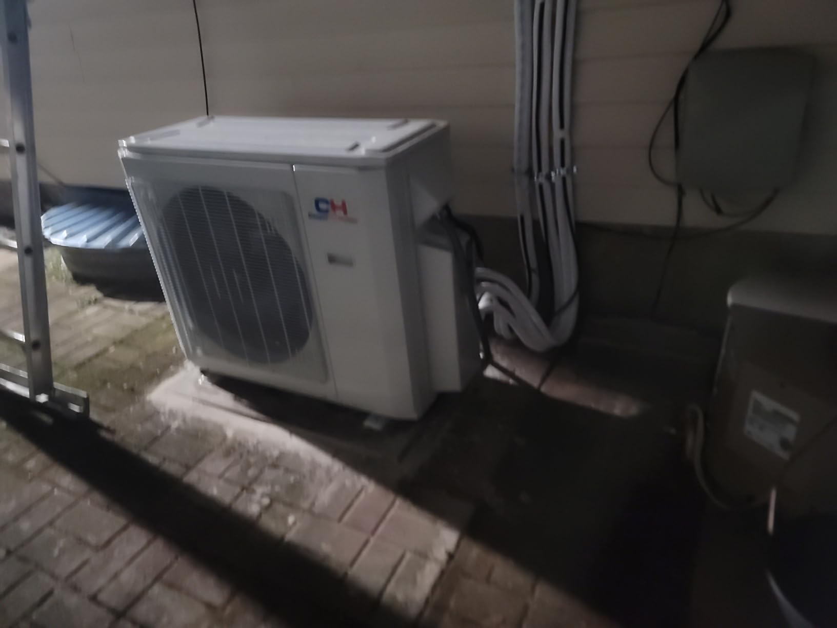Cooper & Hunter 28,000 BTU 3-Zone Wall Mount Mini Split AC Heat Pump, 230V customer photo 1