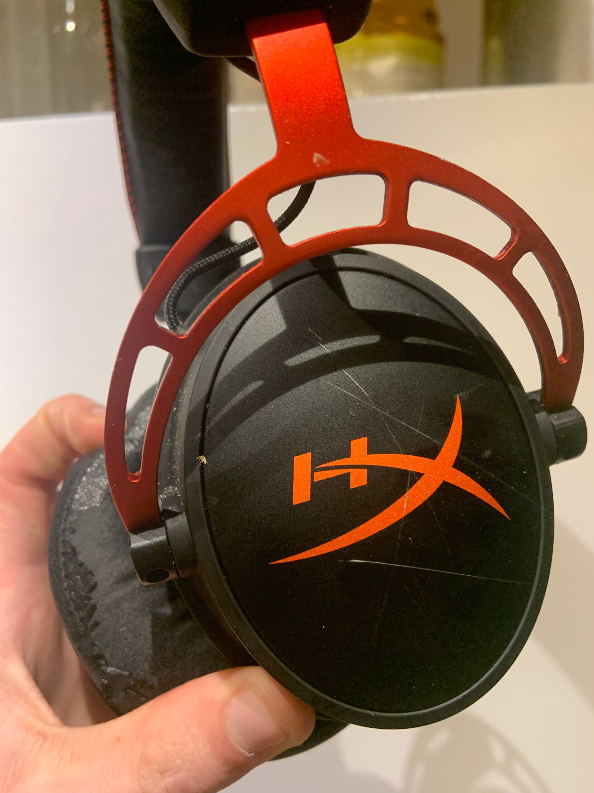 HyperX Cloud Alpha - Gaming Headset, Dual Chamber Drivers, Legendary Comfort, Aluminum Frame, Detachable Microphone, Works on PC, PS4, PS5, Xbox One, Xbox Series X|S, Nintendo Switch and Mobile – Red customer photo 2