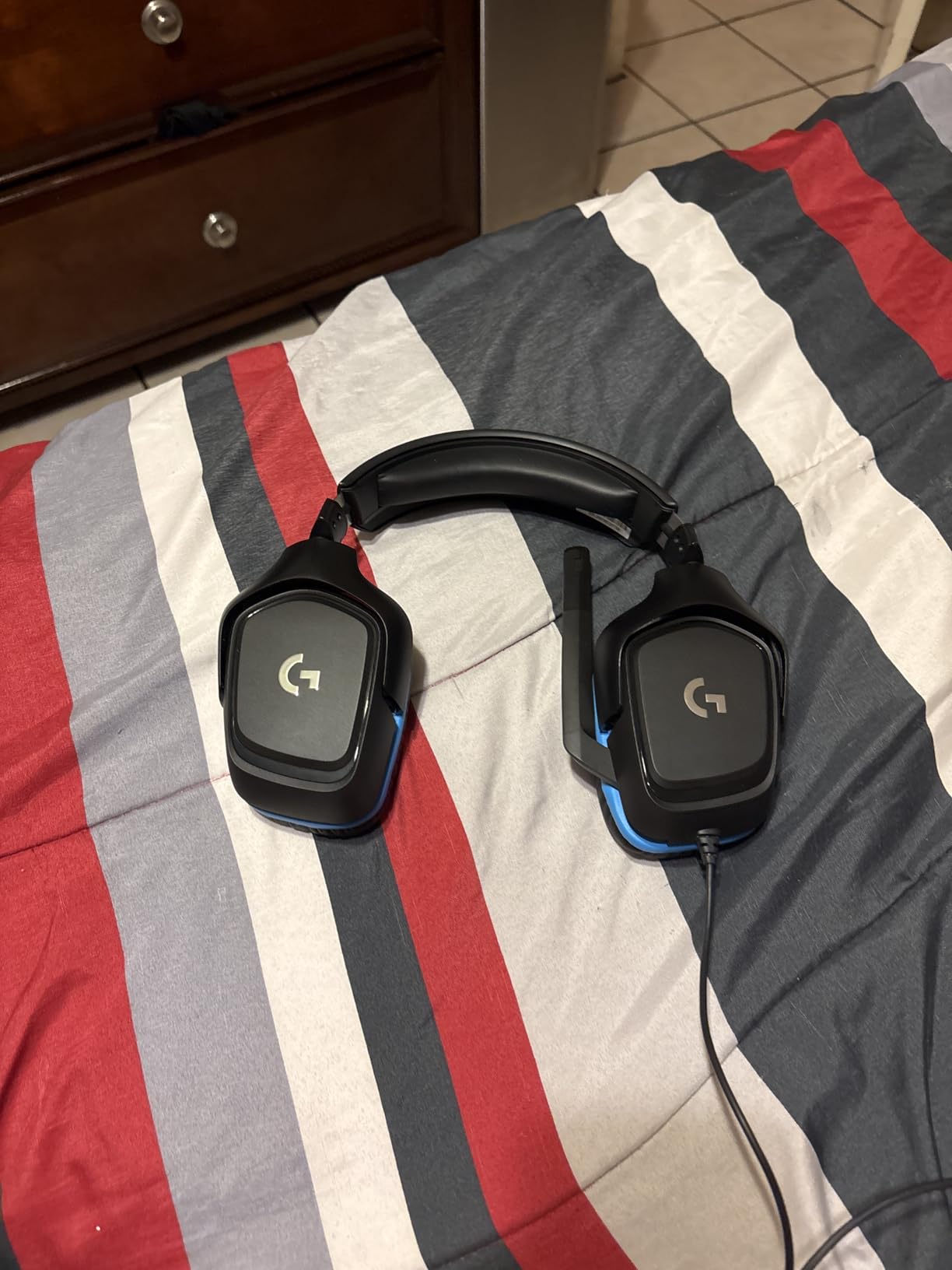 Logitech G432 Wired Gaming Headset - Black customer photo 2