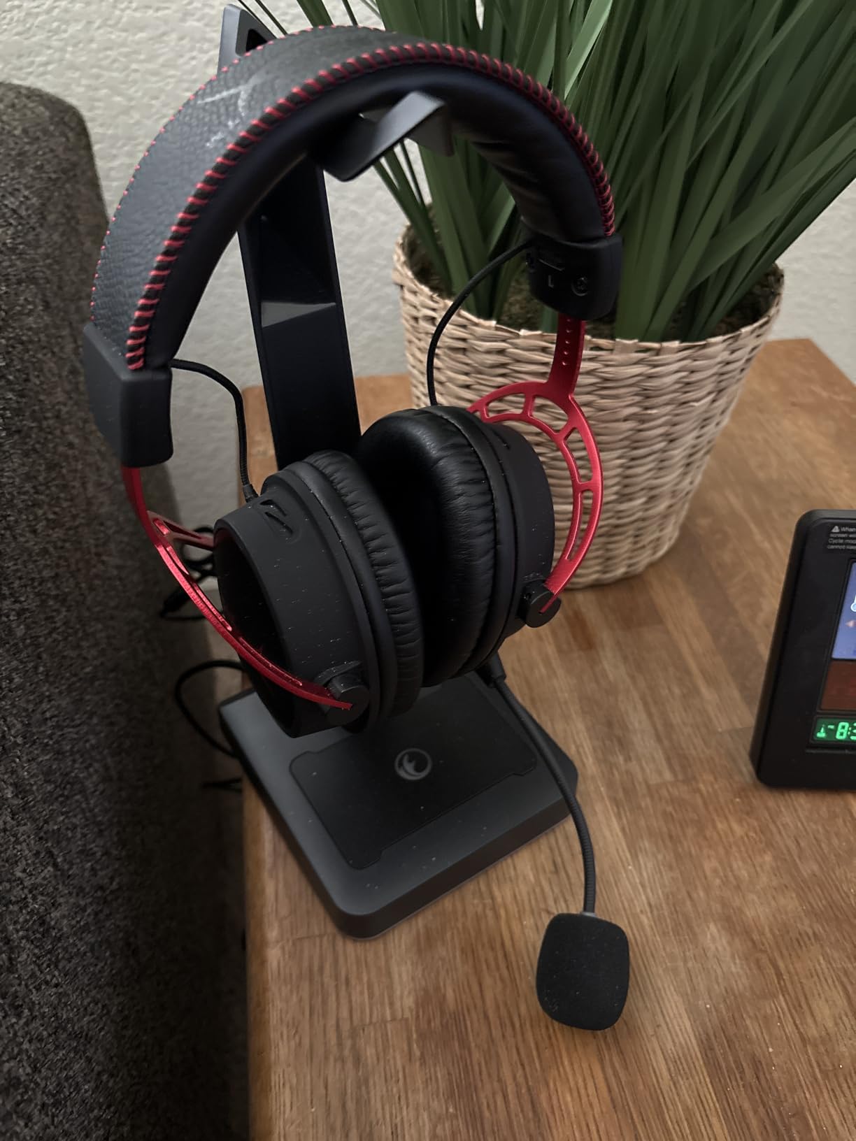 HyperX Cloud Alpha Wireless - Gaming Headset for PC, 300-hour battery life, DTS Headphone:X Spatial Audio, Memory foam, Dual Chamber Drivers, Noise-canceling mic, Durable aluminum frame,Red customer photo 1