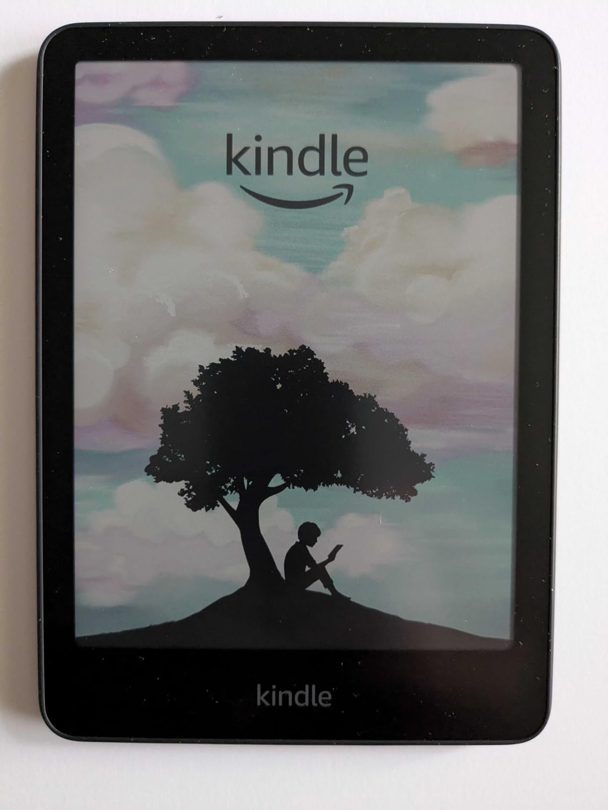 Kindle Colorsoft 16 GB (newest model) - With color display that brings covers and content to life, now highlight in color - No Ads - Black customer photo 2