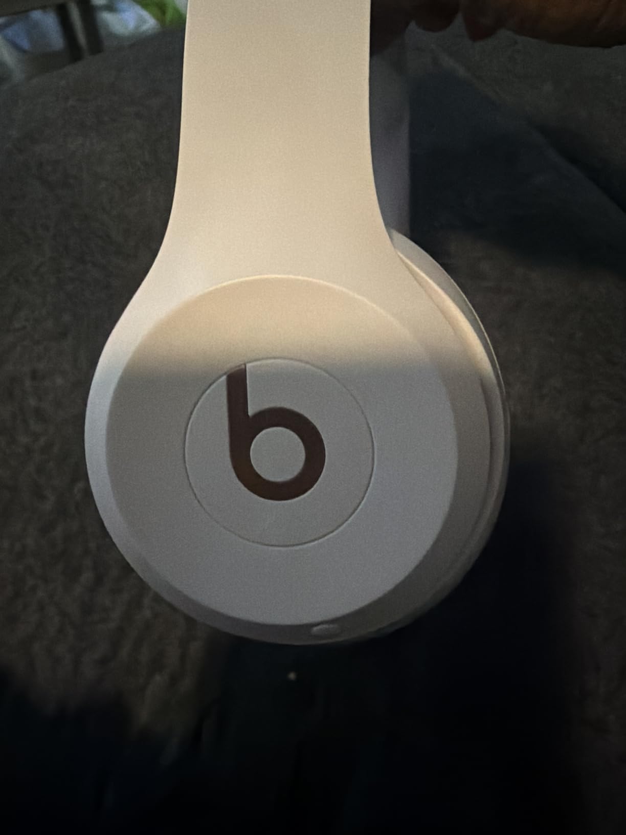 Beats Solo 4 - Wireless On-Ear Bluetooth Headphones, Up to 50-Hour Battery Life, Ultra-Lightweight Comfort, Powerful and Balanced Sound, Apple & Android Compatible - Matte Black customer photo 2