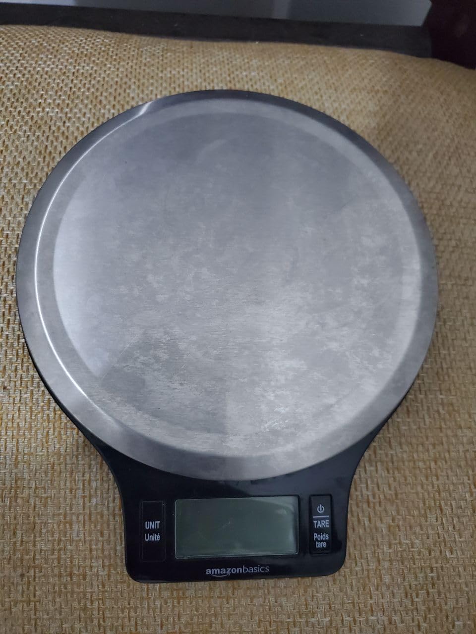 Amazon Basics Digital Kitchen Scale with LCD Display, Tare Function, Multiple Units, Weighs up to 11 Pounds, Batteries Included, Black and Stainless Steel customer photo 2