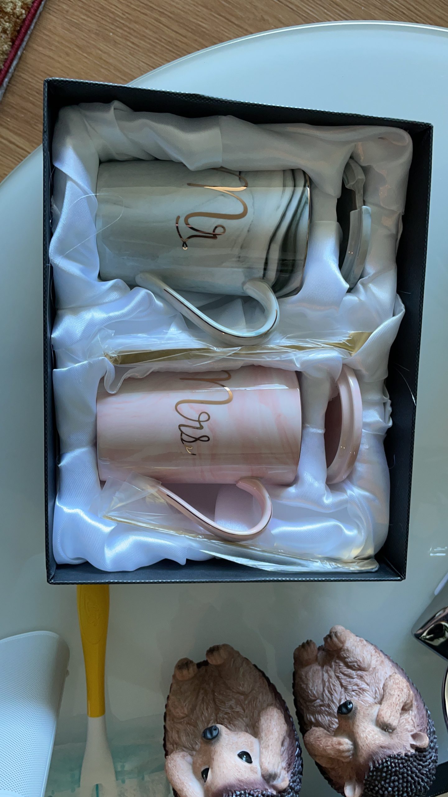 Jumway Wedding Gifts for Bride and Groom, Gifts for Bridal Shower Engagement Wedding and Married Couples Anniversary - Ceramic Marble Coffee Mugs with Real Gold Mr/Mrs Letters 14 Oz Pink customer photo 2
