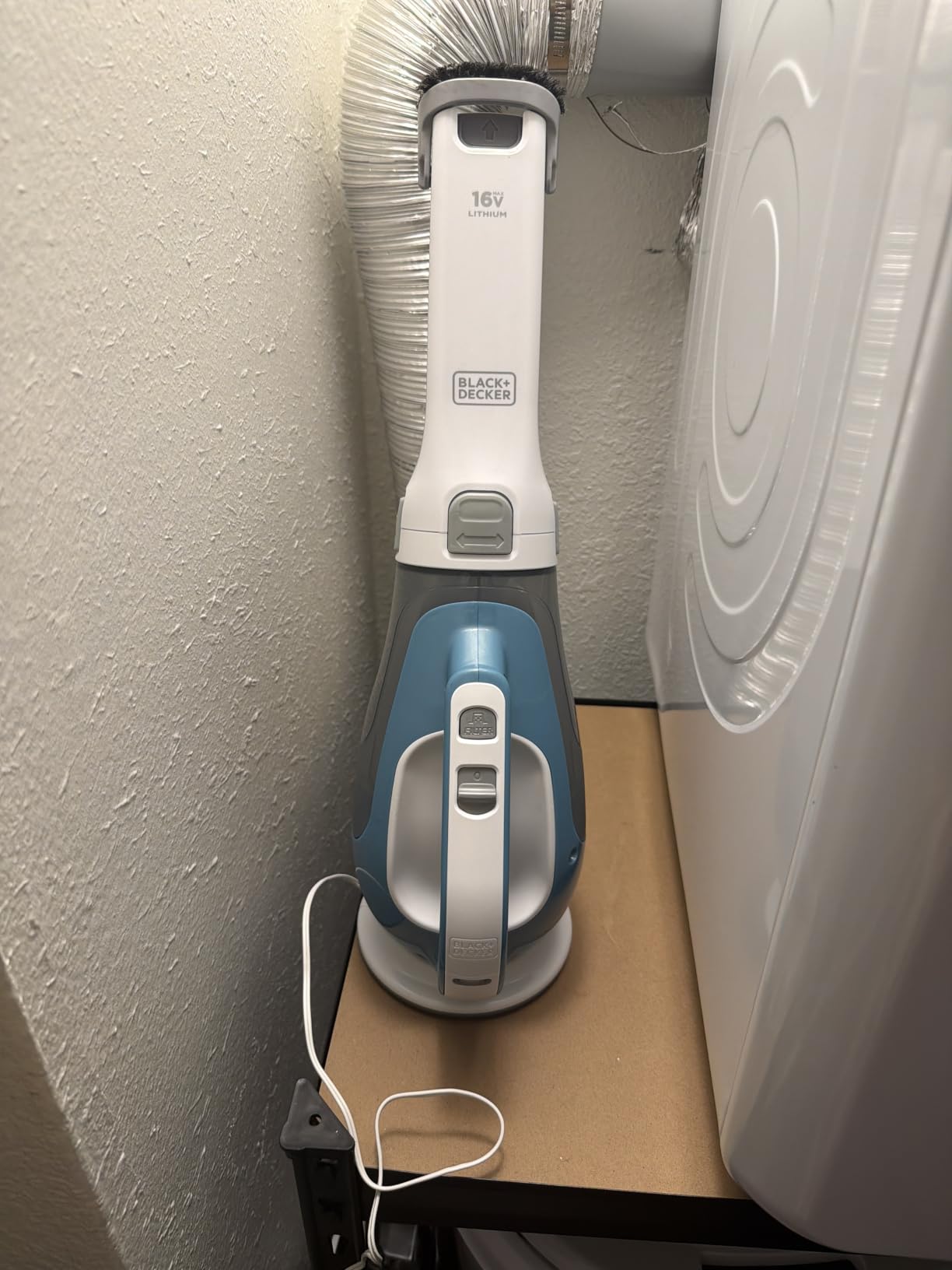 BLACK+DECKER dustbuster AdvancedClean Handheld Vacuum Cordless, Compact Home and Car Vacuum with Crevice Tool, Rotating Nozzle and Charging Station, Large Dust Bowl (CHV1410L) customer photo 2