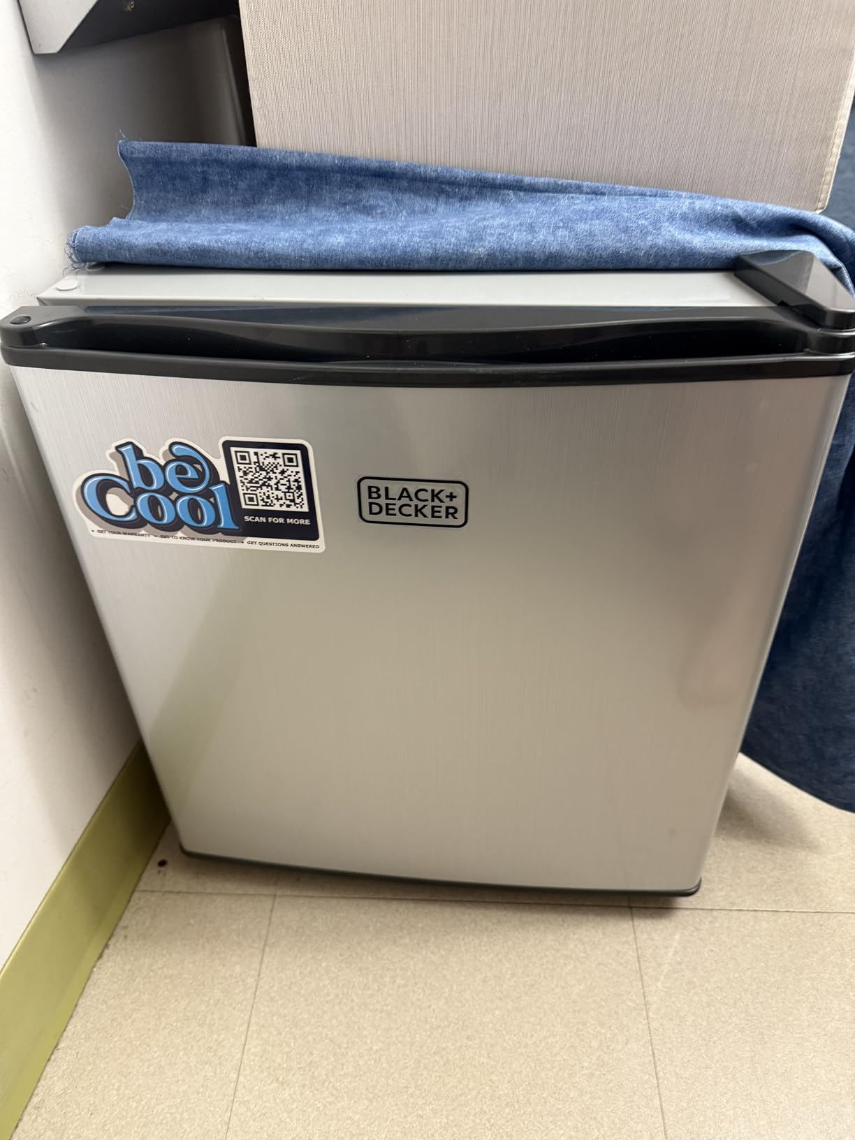 BLACK+DECKER 2.5 Cu. Ft. Compact Refrigerator, ENERGY STAR Certified, Single Door Mini Fridge with Chiller Compartment, Personal Fridge for Home or Dorm Room, R600a Refrigerant, BCRK25V,Stainless Look customer photo 2