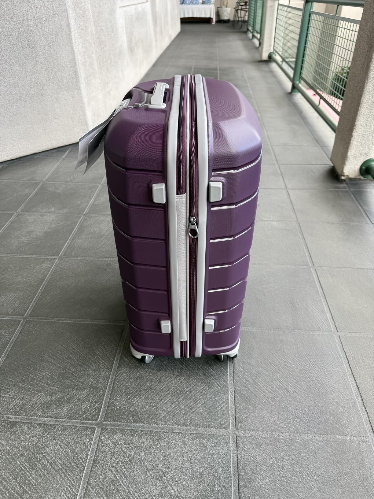 Samsonite Freeform Hardside Carry-On Luggage with Spinner Wheels - Hardshell Suitcase - TSA, Airline-Approved - Expandable Hard Shell, Smooth Rolling Wheels for Lightweight Travel, Black customer photo 1