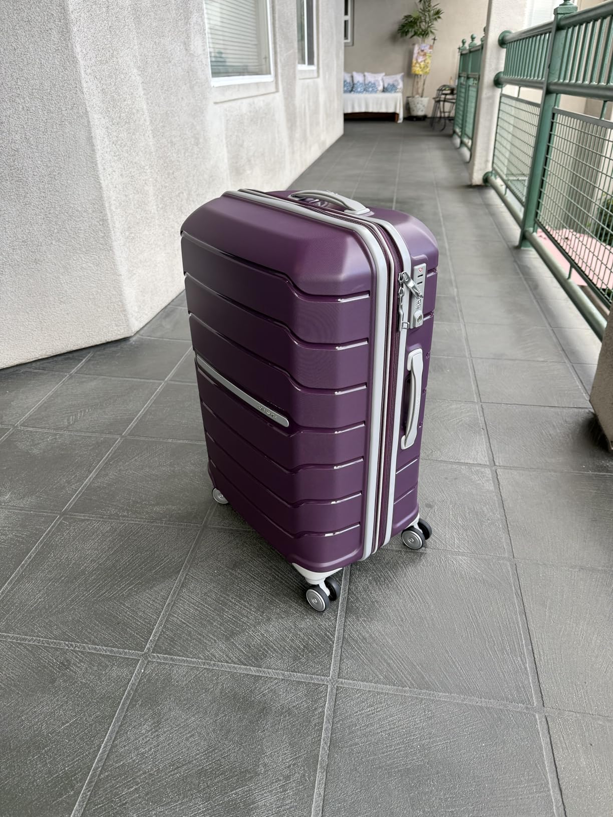 Samsonite Freeform Hardside Carry-On Luggage with Spinner Wheels - Hardshell Suitcase - TSA, Airline-Approved - Expandable Hard Shell, Smooth Rolling Wheels for Lightweight Travel, Black customer photo 2