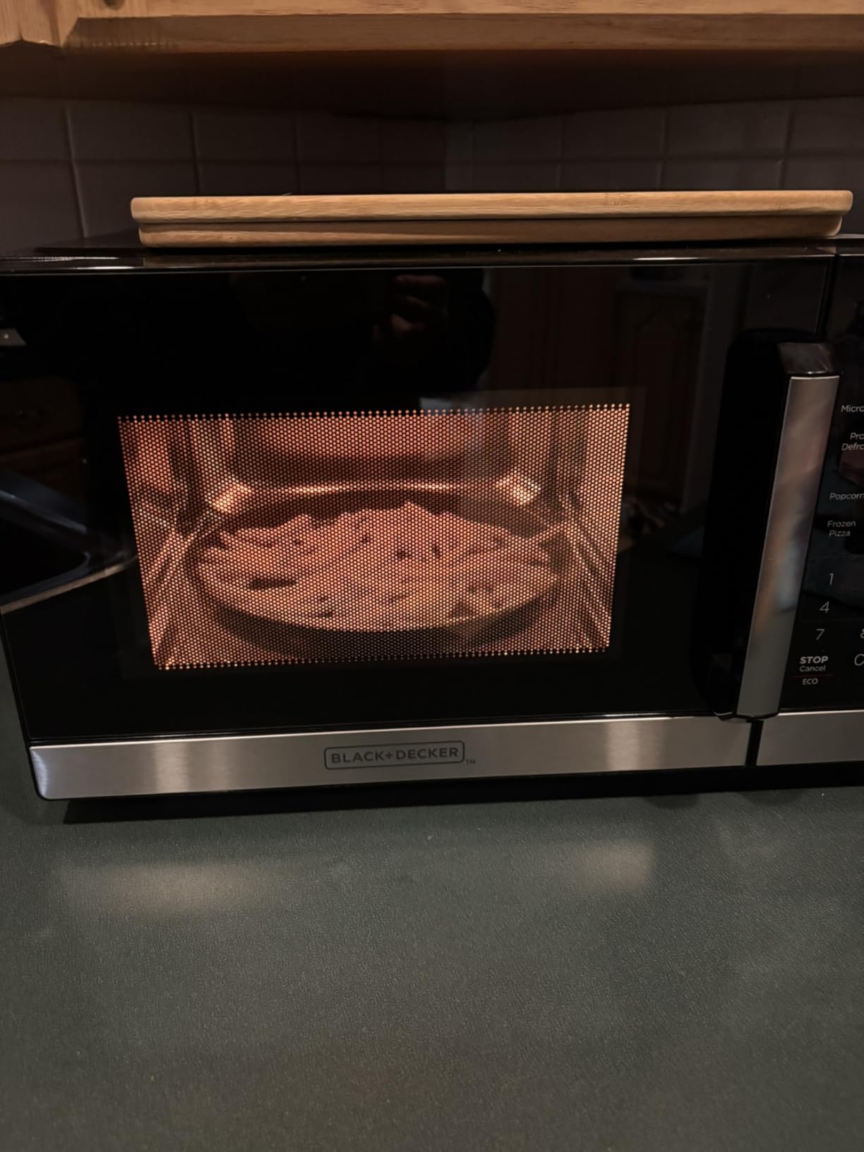 BLACK+DECKER EM720CB7 Digital Microwave Oven with Turntable Push-Button Door, 700W, Stainless Steel, 0.7 Cu.ft customer photo 2