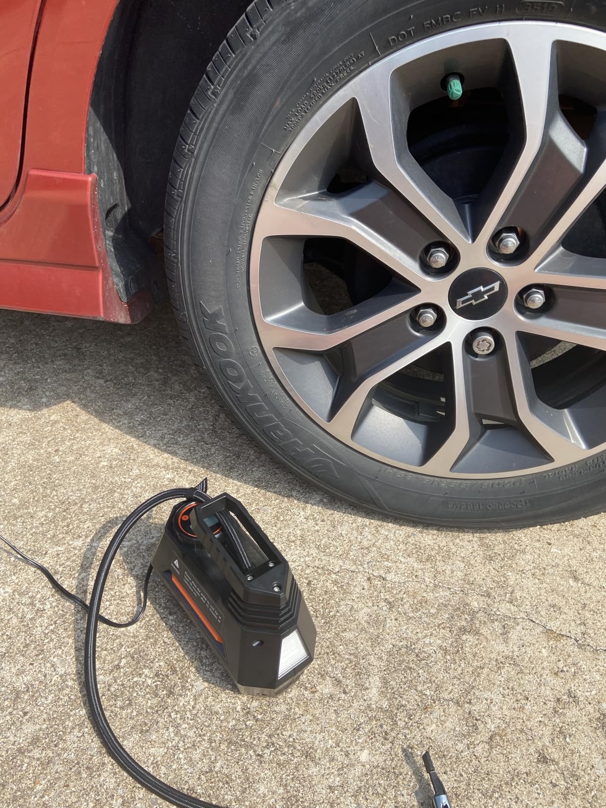 AstroAI AIRUN H Tire Inflator Portable Air Compressor, 9.8Ft Cord-12VDC-Powered Auto Shut-Off, Fast Inflation Electric Air Pump for Car Tires with Digital Pressure Gauge, LED Light customer photo 1
