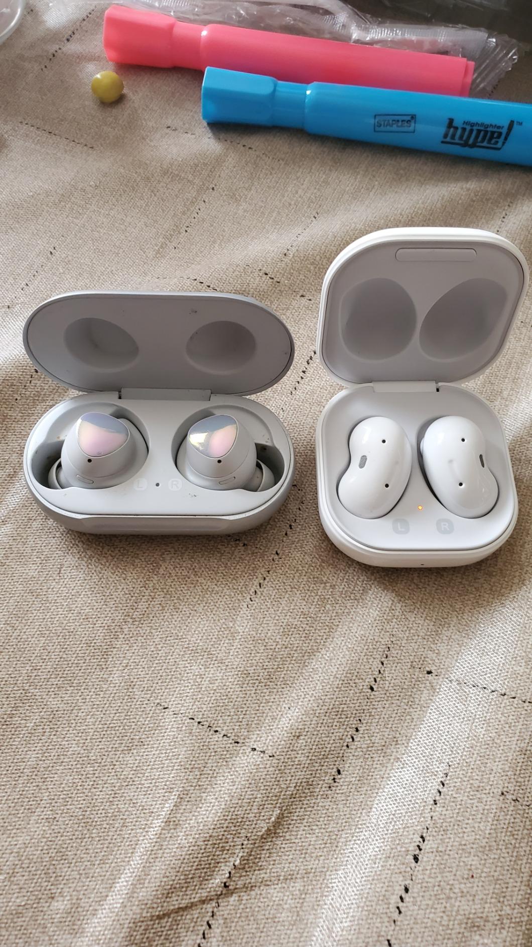 SAMSUNG Galaxy Buds Live True Wireless Bluetooth Earbuds w/ Active Noise Cancelling, Charging Case, AKG Tuned 12mm Speaker, Long Battery Life, US Version, Mystic White customer photo 1