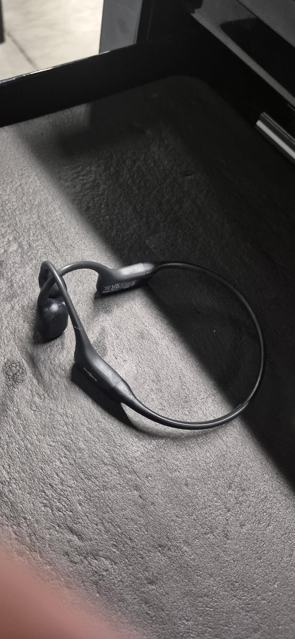 SHOKZ OpenRun - Bone Conduction Open-Ear Bluetooth Sport Headphones, Running Workout, IP67 Sweat Resistant, 8H Playtime, Mic, Black customer photo 2