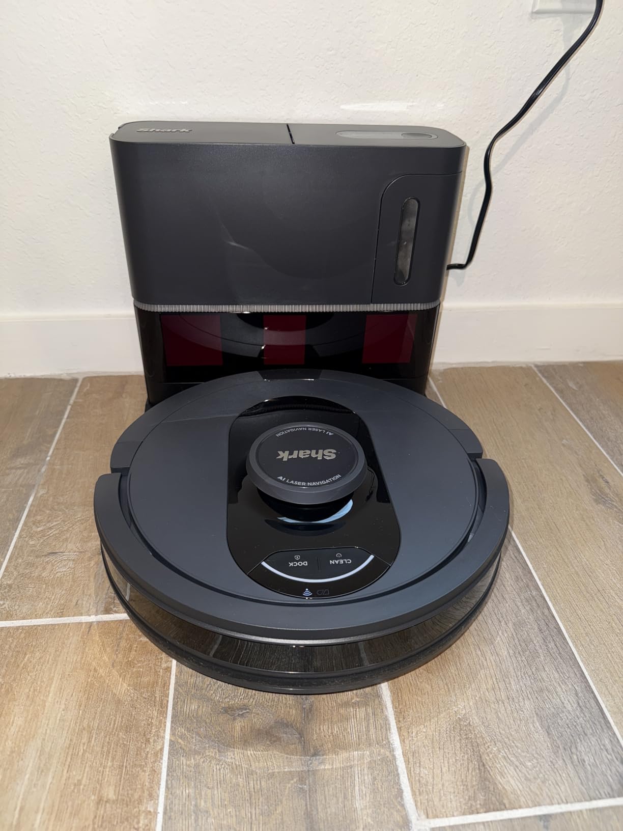 Shark Matrix Clean Robot Vacuum Cleaner with Powerful Suction for Pet Hair, Rugs, Carpets & Hard Floors, Self-Empty Base, 60-Day Capacity, Voice Control, LiDAR Navigation, White, AV2511AE customer photo 1