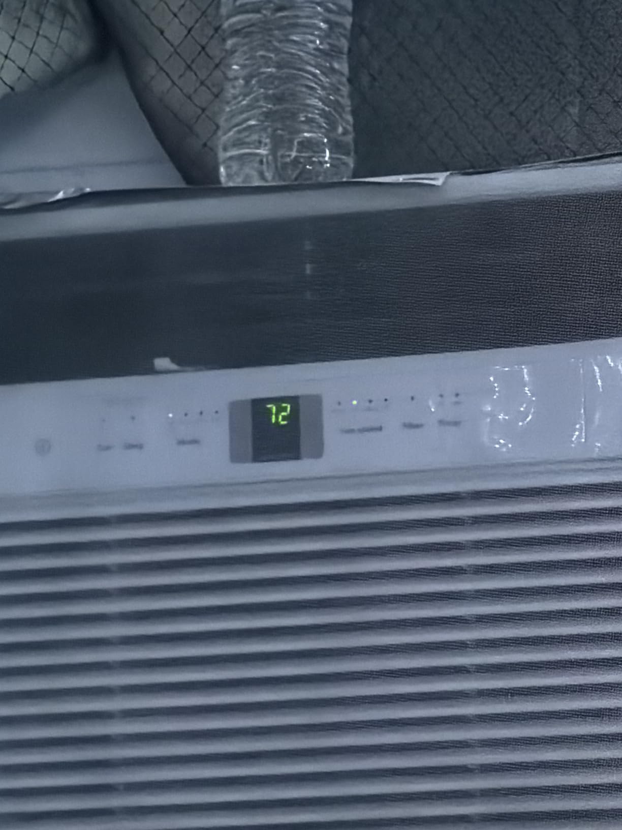 Frigidaire 12,000 BTU Window Air Conditioner with Remote Control, Cools Up to 550 Sq. Ft., Quiet Operation, Eco Mode, 3 Fan Speeds, Auto Restart, White customer photo 1
