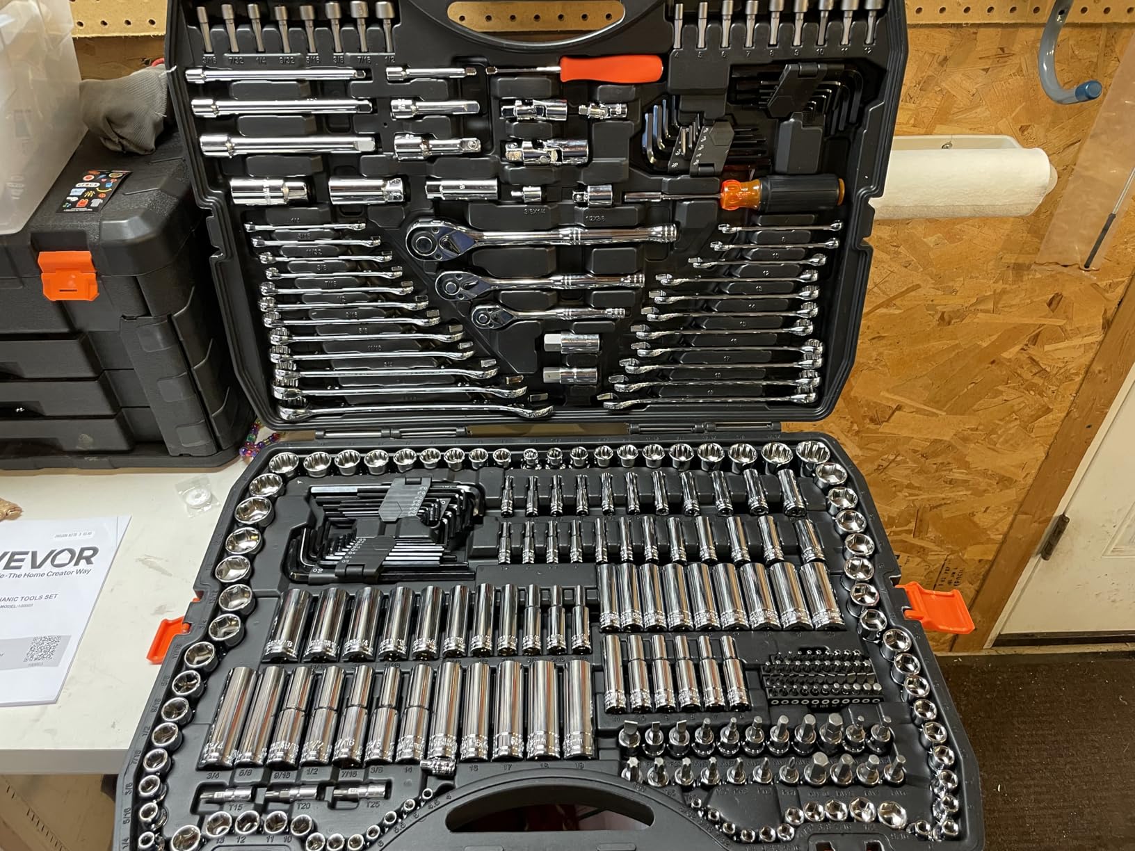 VEVOR Mechanics Tool Set, 205 Pcs SAE and Metric Sockets, 1/4