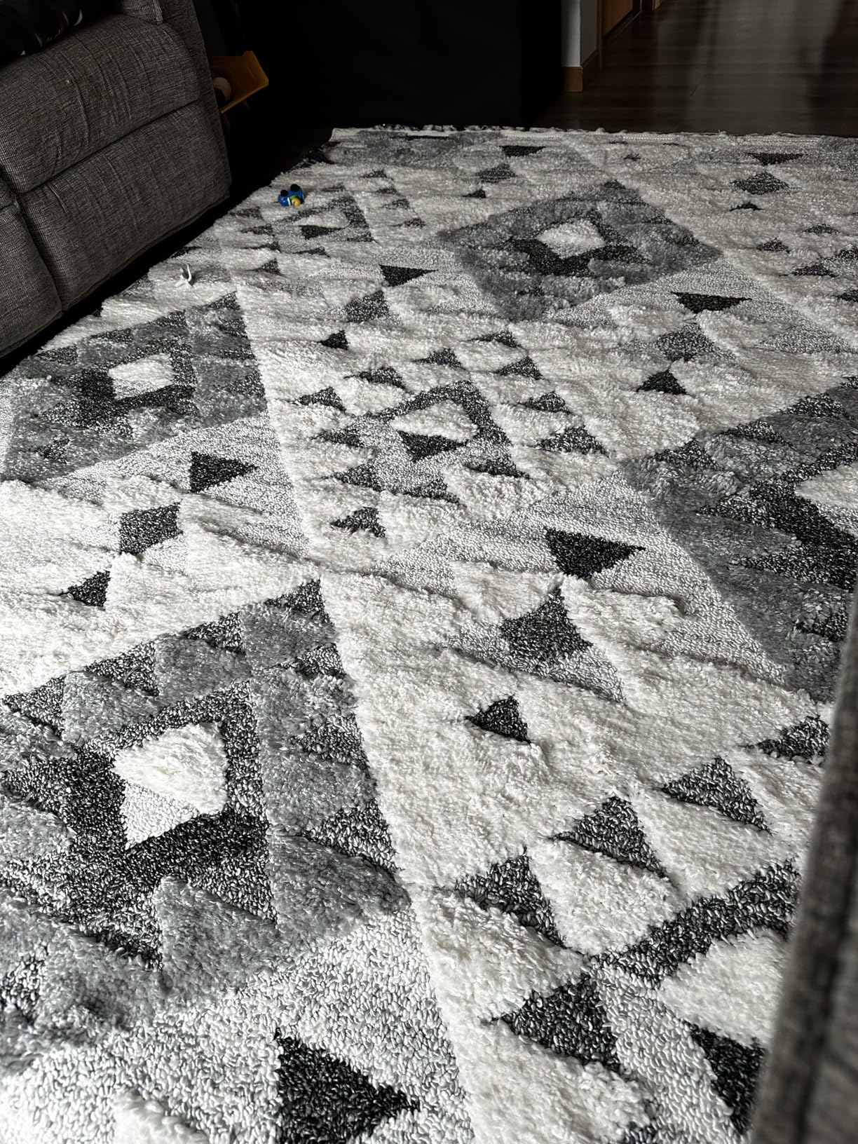 SAFAVIEH Moroccan Tassel Shag Collection Area Rug - 5'3
