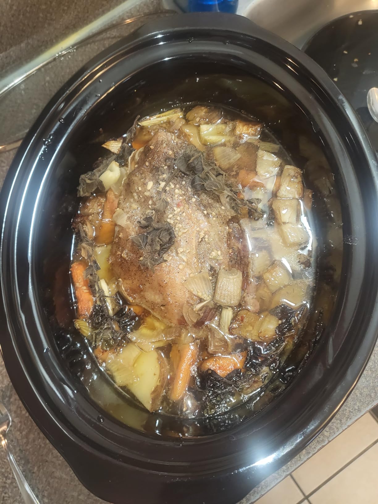 Hamilton Beach 4-Quart Slow Cooker with 3 Cooking Settings, Dishwasher-Safe Stoneware Crock & Glass Lid, Brushed Gray(33240) customer photo 2
