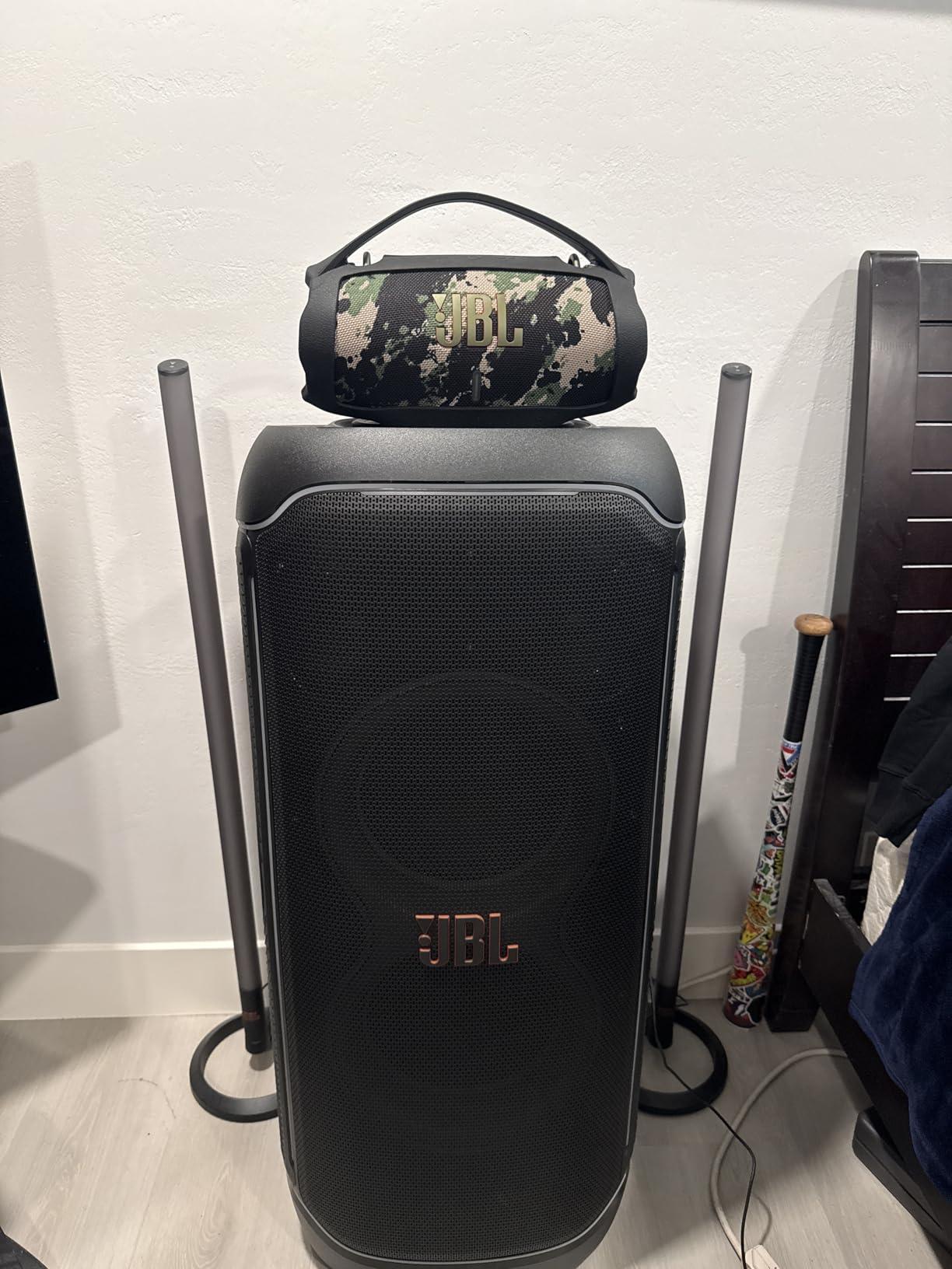 Xtreme 4 - Portable Bluetooth Speaker, Powerful Sound and Deep Bass, IP67 Waterproof, 24 Hours of Playtime, Powerbank, Auracast for Multi-Speaker Pairing (Black) customer photo 2