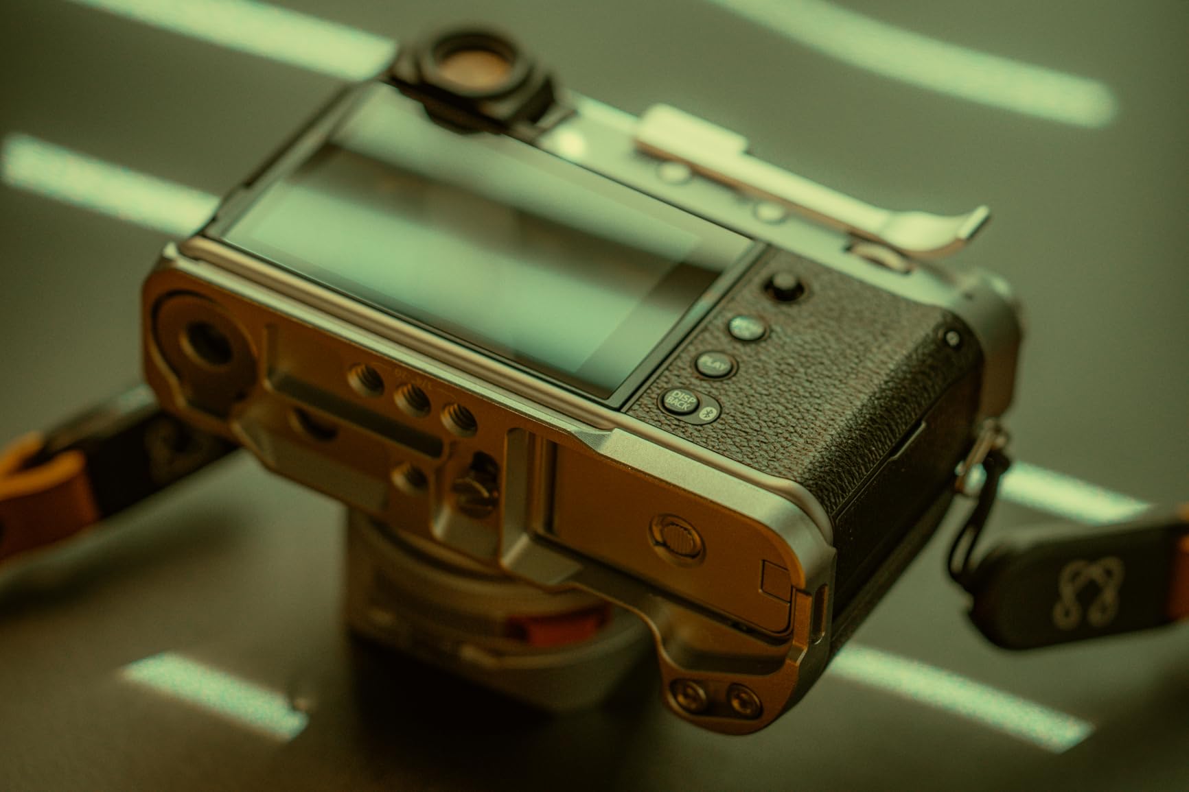 FUJIFILM X100VI Digital Camera (Japan) - Silver customer photo 2