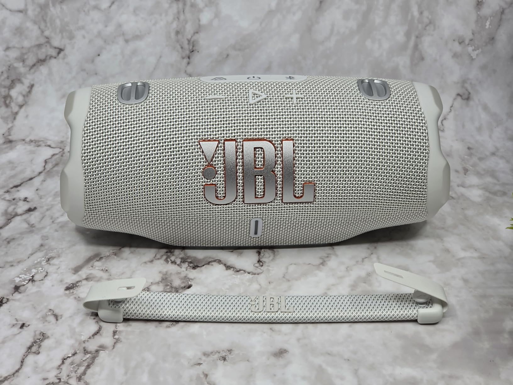 JBL Charge 6 - Portable Waterproof & Drop-Proof Bluetooth Speaker, Bold JBL Pro Sound with AI Sound Boost, 28Hrs of Playtime, Built-in powerbank customer photo 1