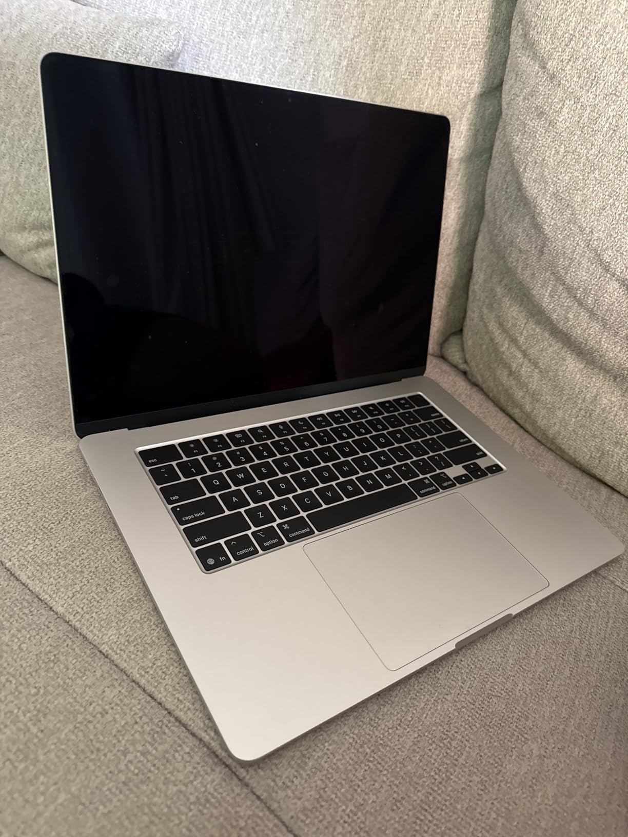 Apple 2025 MacBook Air 15-inch Laptop with M4 chip: Built for Apple Intelligence, 15.3-inch Liquid Retina Display, 16GB Unified Memory, 256GB SSD Storage, 12MP Center Stage Camera, Touch ID; Sky Blue customer photo 2
