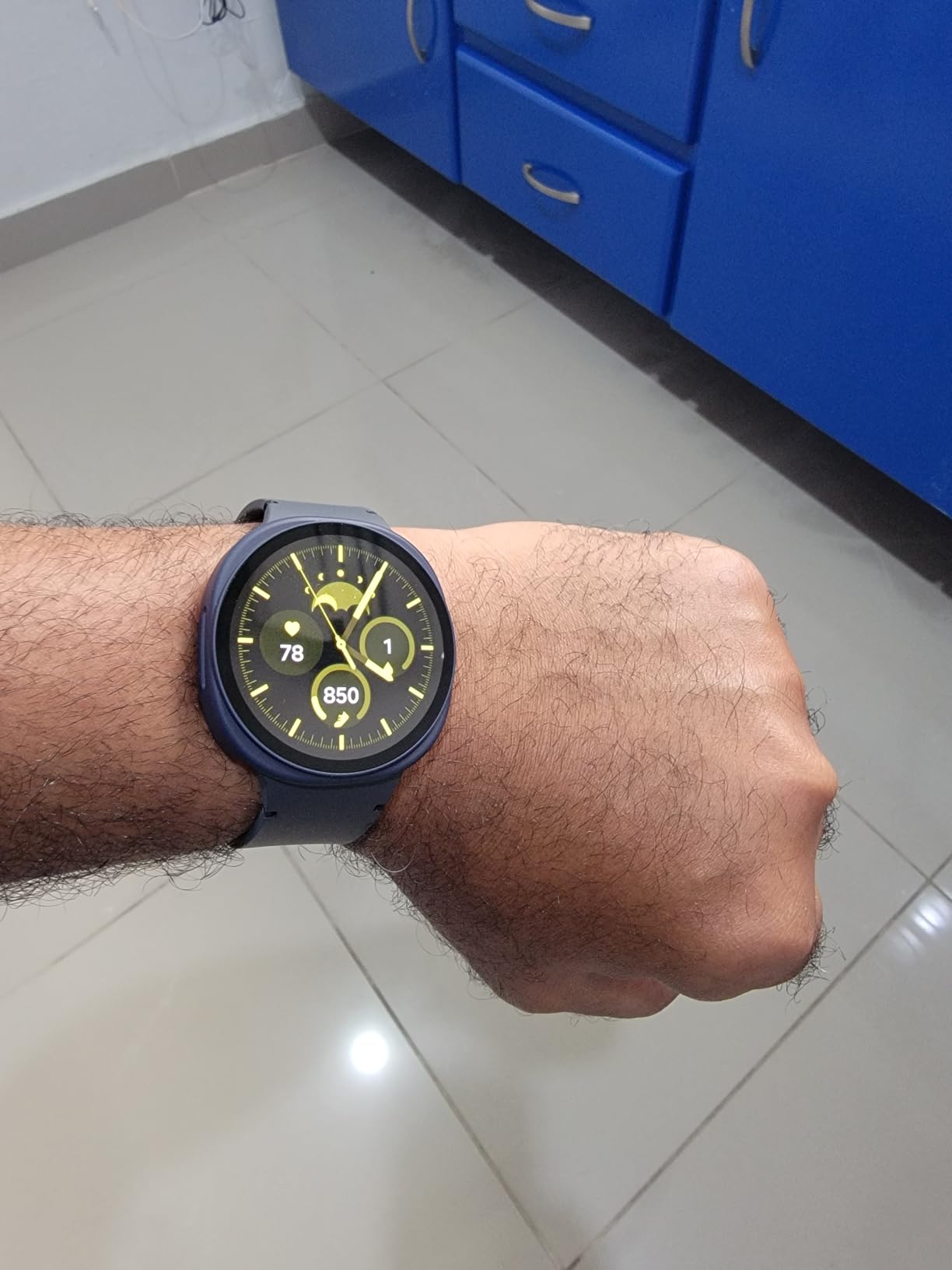 Galaxy Watch 8 (2025) 40mm Bluetooth Smartwatch, Cushion Design, Fitness Tracker, Sleep Coaching, Running Coach, Energy Score, Heart Rate Tracking, Graphite [US Version, 2 Yr Warranty] customer photo 2