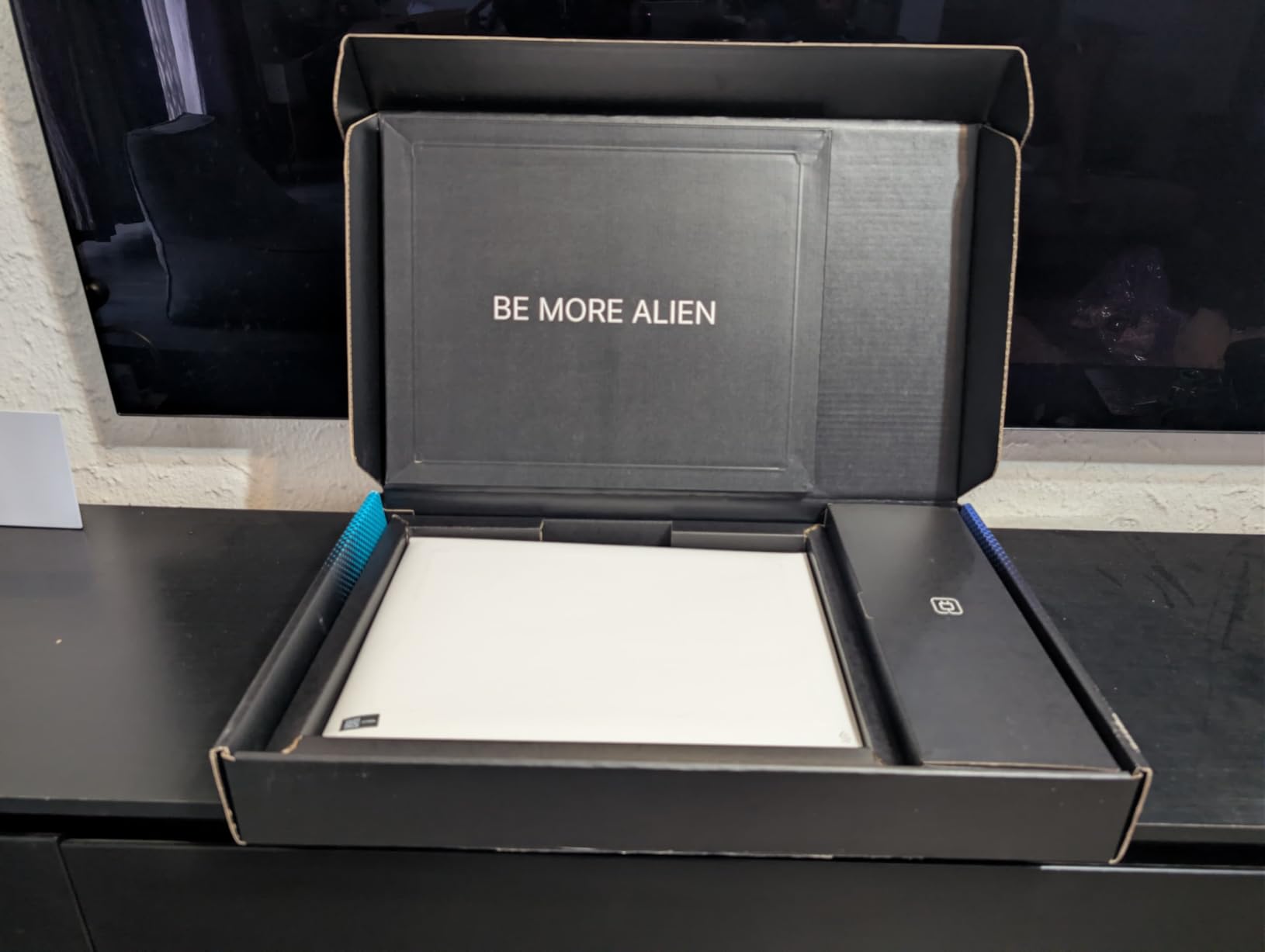 Alienware 16 Aurora Laptop, 16-inch WQXGA Display, Intel Core 7-240H, 16GB DDR5, 1TB SSD, NVIDIA GeForce RTX 5060 8GB GDDR7, Windows 11 Home customer photo 2