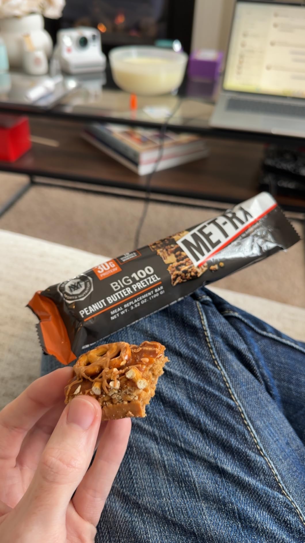 MET-Rx Big 100 Colossal Protein Bars, Great as Healthy Meal Replacement, Snack, and Help Support Energy, Peanut Butter Pretzel, With Vitamin A, Vitamin C, and Zinc, 100 g, (Pack of 9) customer photo 1