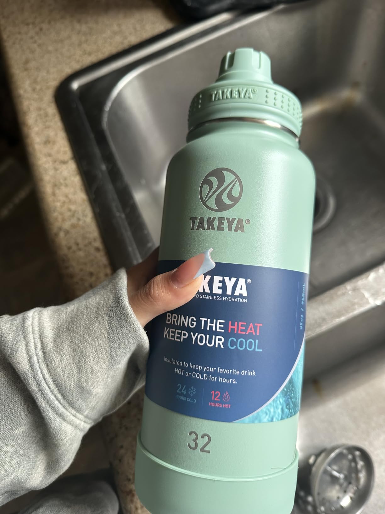 Takeya Actives Stainless Steel Water Bottle, Insulated Spout Lid, Keeps Drinks Cold 24 Hrs, Leakproof, Durable, Dishwasher Safe, Ideal for Gym, Travel, Fits Most Cup Holders, 24 oz/Midnight Blue customer photo 1