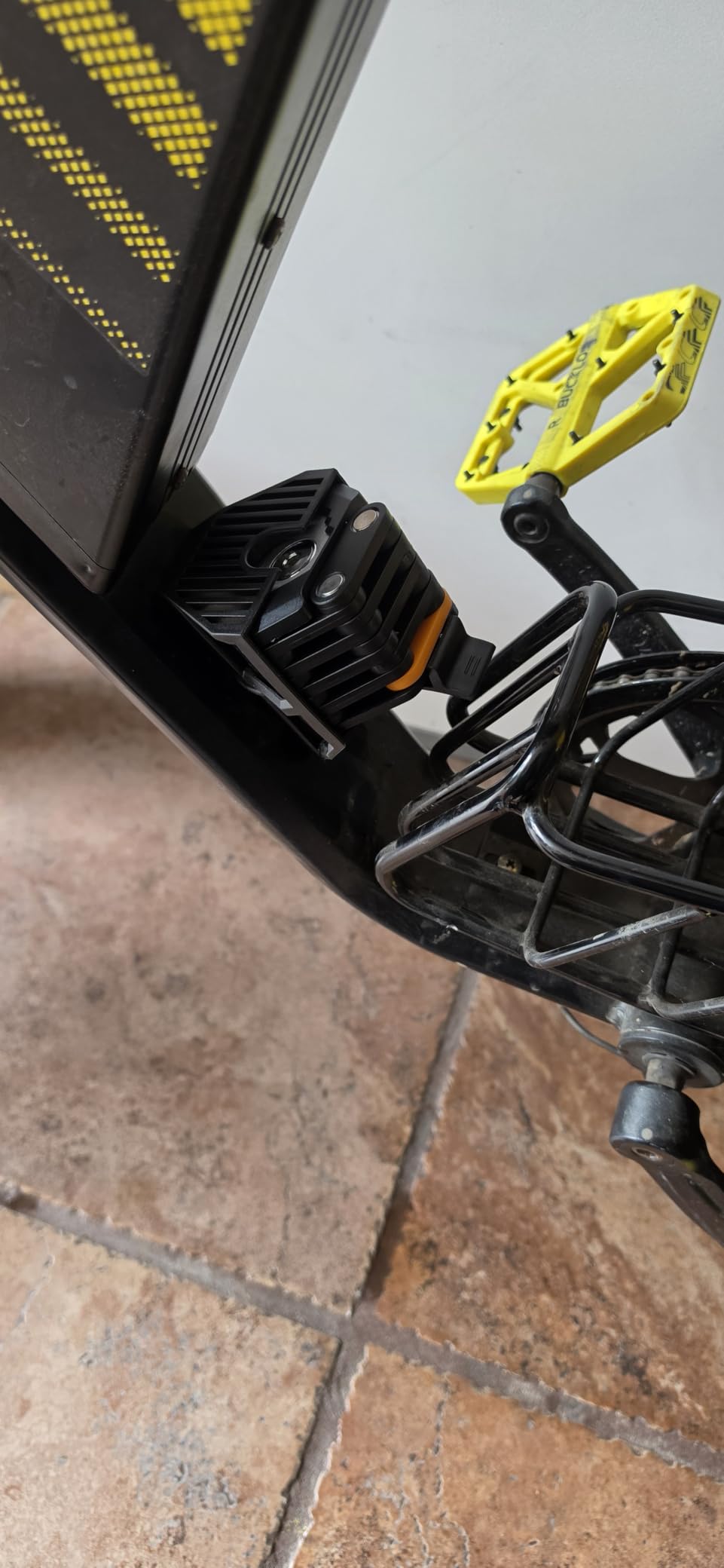 Folding Bike Lock with 3 Keys, 2.8 FT Bicycle Lock Compact Anti Theft, High Security Scooter Locks, Heavy Duty Bike Chain Locks with Bracket customer photo 2