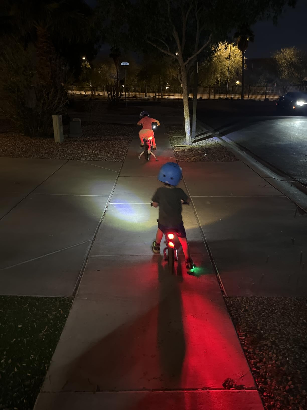 Akale Bike Lights Set, Rechargeable Bicycle Lights Front and Rear, 4 Light Mode Options, Bike Headlight, IPX4 Waterproof, Easy to Install for Men Women Road customer photo 2