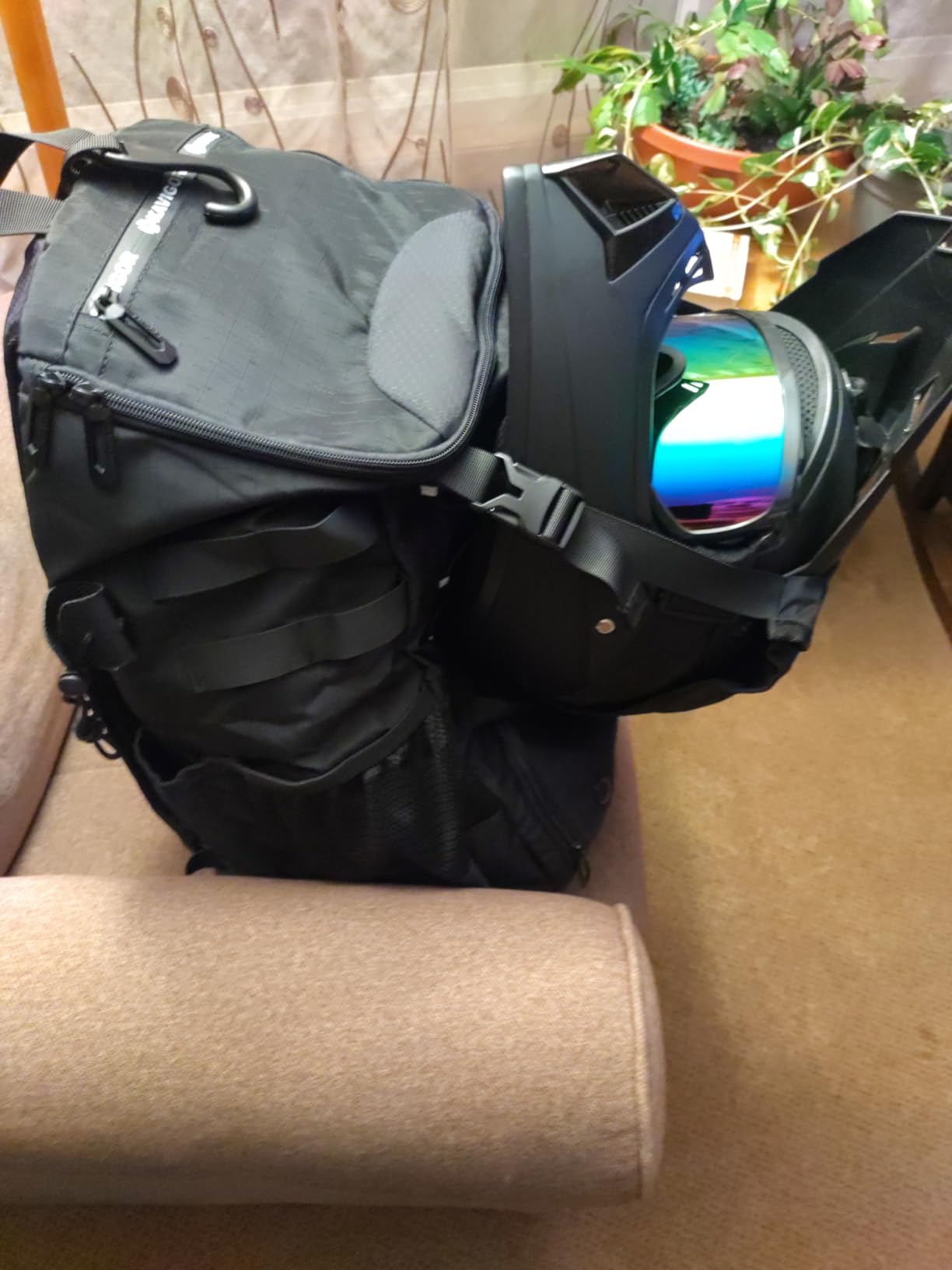 KAVIGOR Lacrosse Bag for Kids and Youth, Lacrosse Backpack with Helmet Holder and Shoes Compartment, Waterproof Field Hockey Gears Bag for Boys & Girls customer photo 2