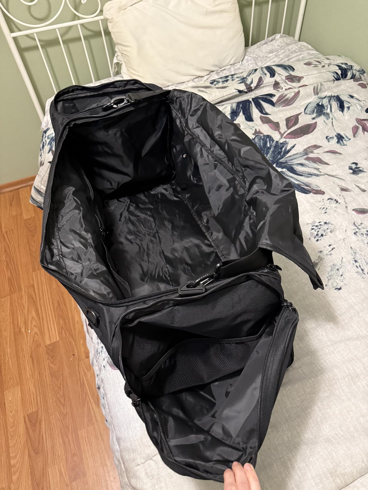 132L Extra Large Duffle Bag for Men - Heavy Duty Sports Gym Equipment Travel Duffel Bag, Perfect for Soccer Baseball Basketball Hockey Football Team Coaches & More customer photo 1