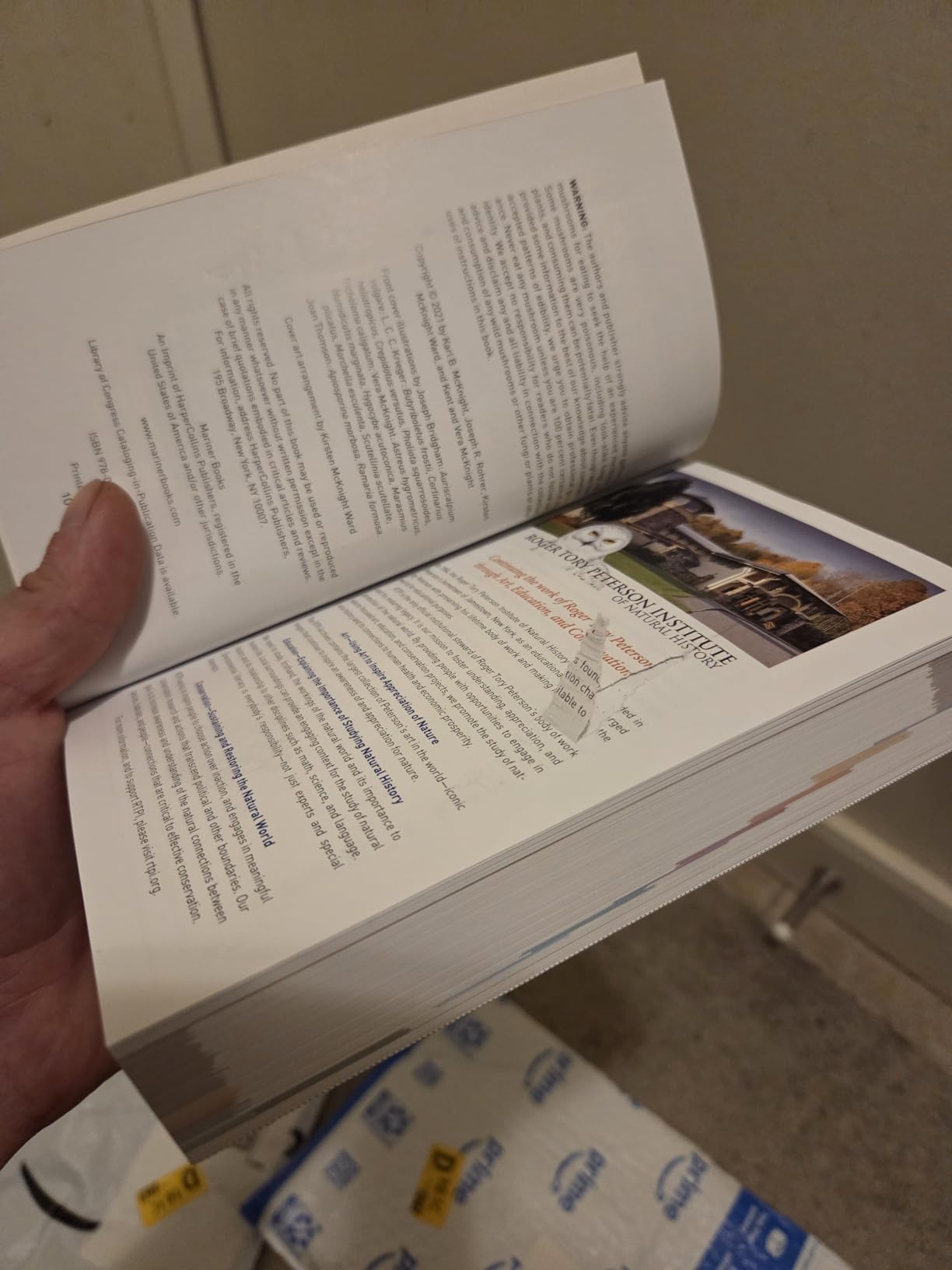 Peterson Field Guide To Mushrooms Of North America, Second Edition: The Classic Illustrated Nature Reference for Safe Foraging customer photo 1