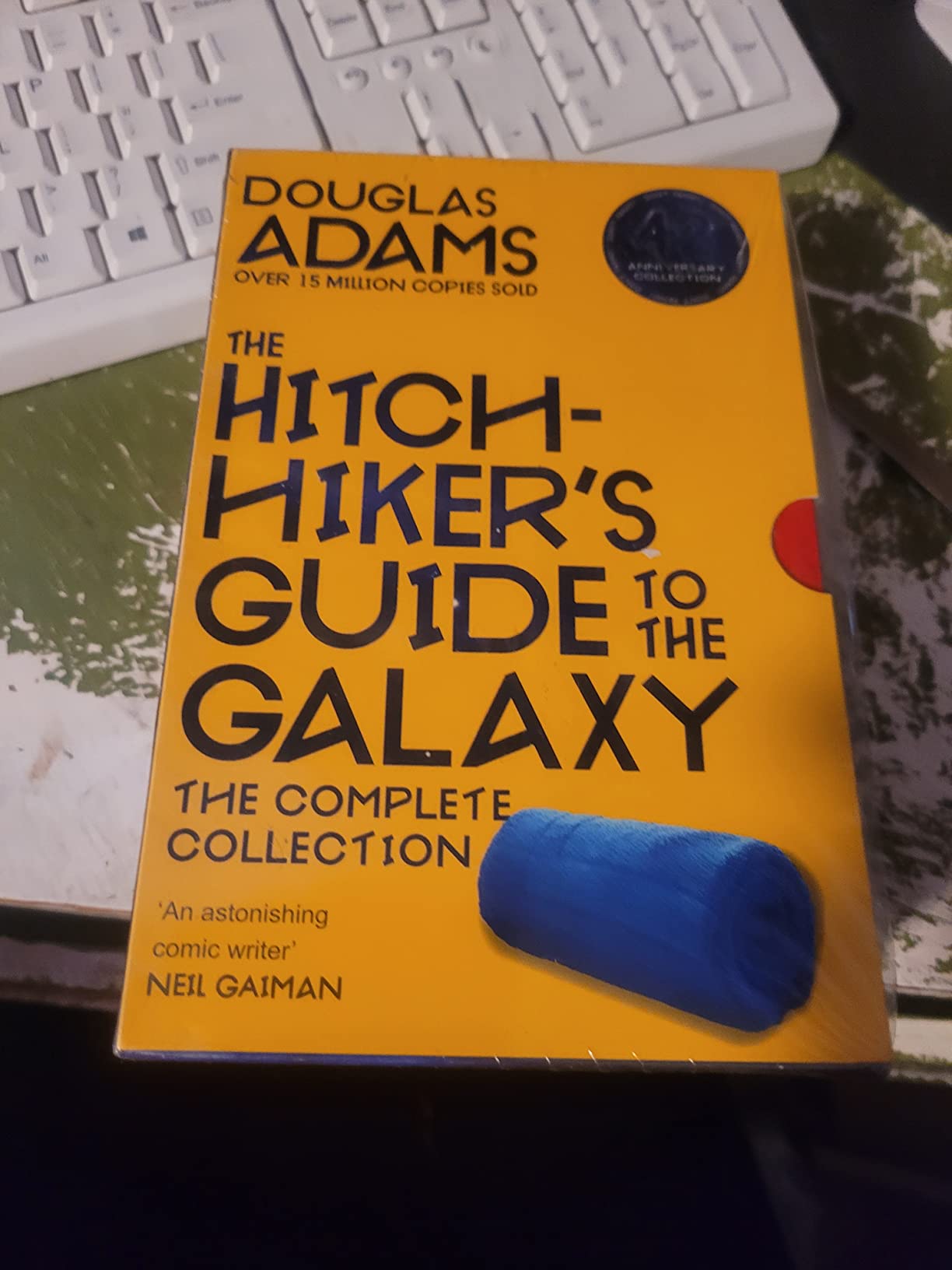 The Complete Hitchhiker's Guide to the Galaxy Boxset: Guide to the Galaxy / The Restaurant at the End of the Universe / Life, the Universe and Everything / So Long, and Thanks for all the Fish / Mostly Harmless customer photo 1
