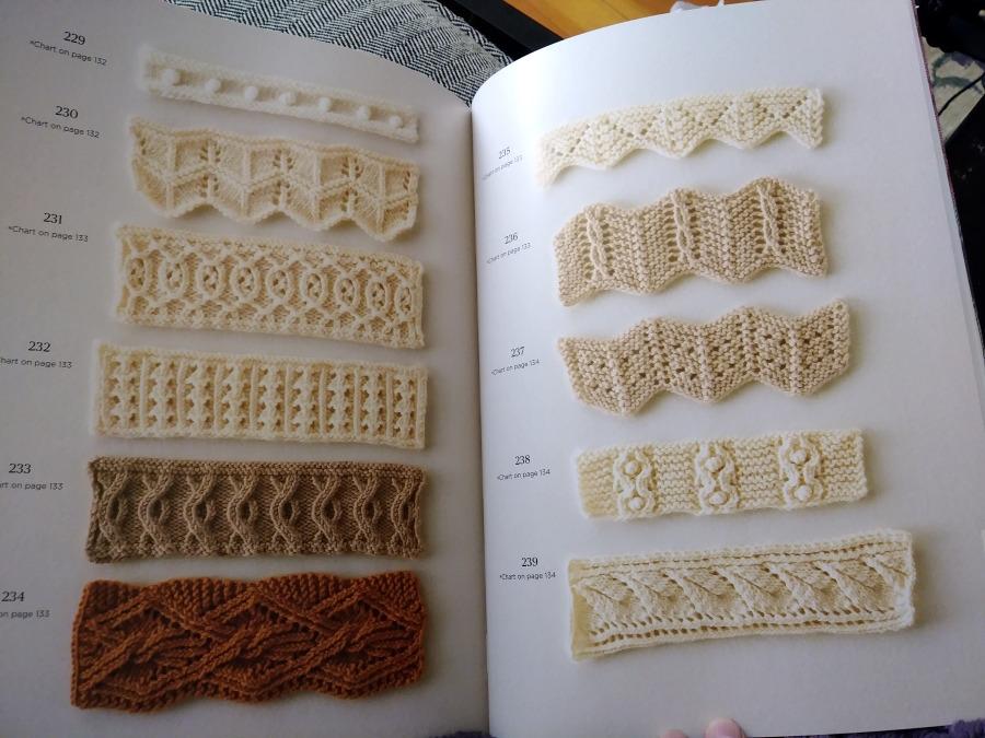 Japanese Knitting Stitch Bible: 260 Exquisite Patterns by Hitomi Shida customer photo 2