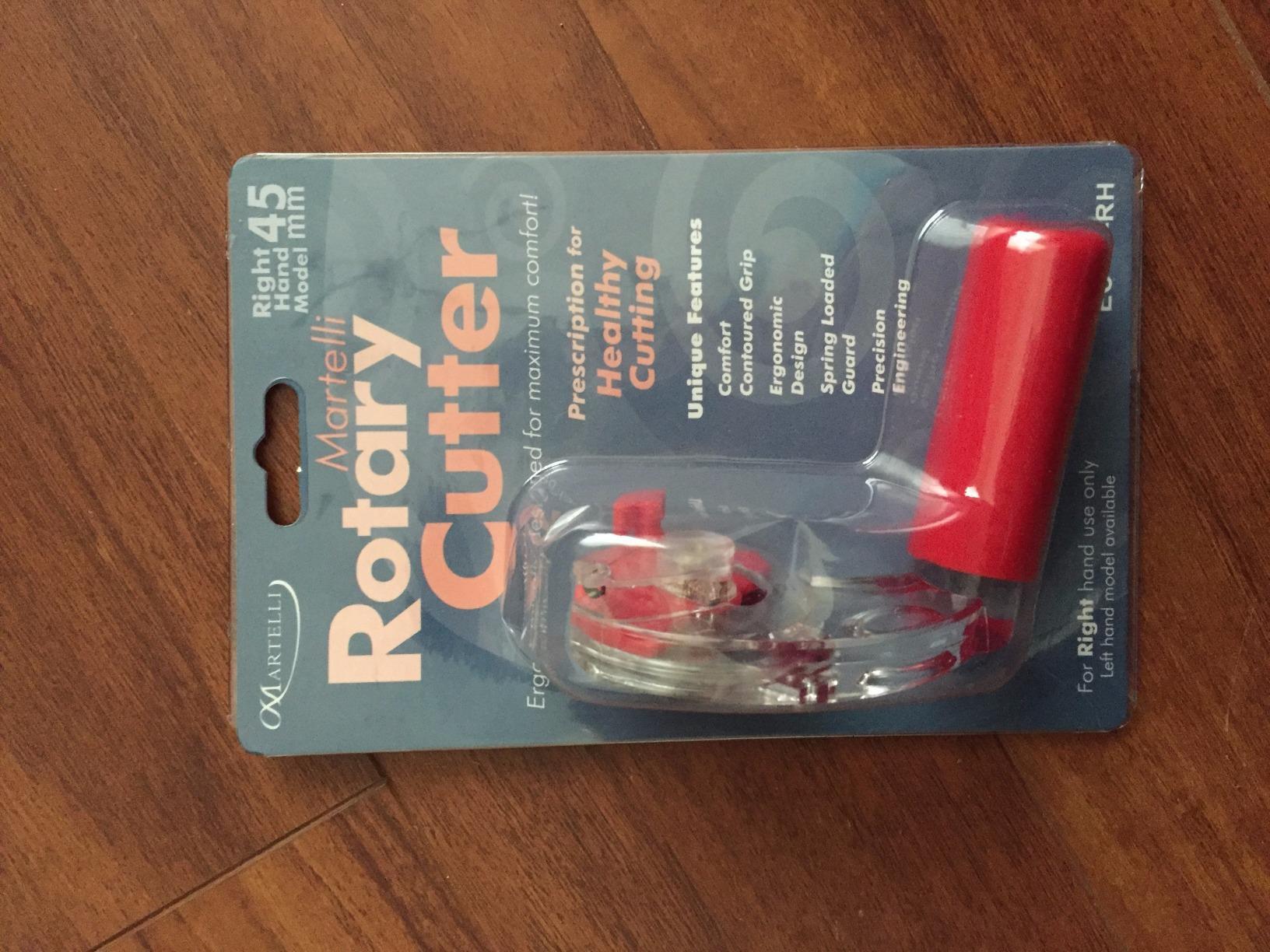 Martelli - Right Handed 45mm Ergonomic Fabric Rotary Cutter - sewing quilting fashion design - blade cover for safe pain free fabric cutting - great if you have arthritis or carpal tunnel customer photo 2