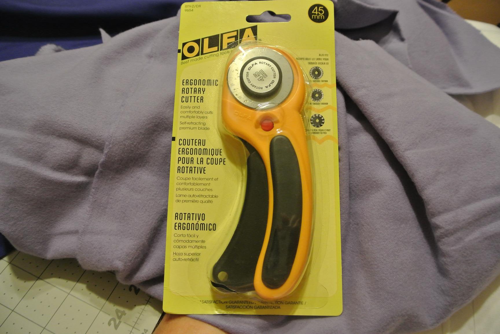 OLFA 45mm Ergonomic Squeeze-Handle Rotary Cutter (RTY-2/DX) - Auto-Retract | 45mm endurance tungsten steel, squeeze trigger auto-retract - High-volume quilting - Quilters and Crafters customer photo 2