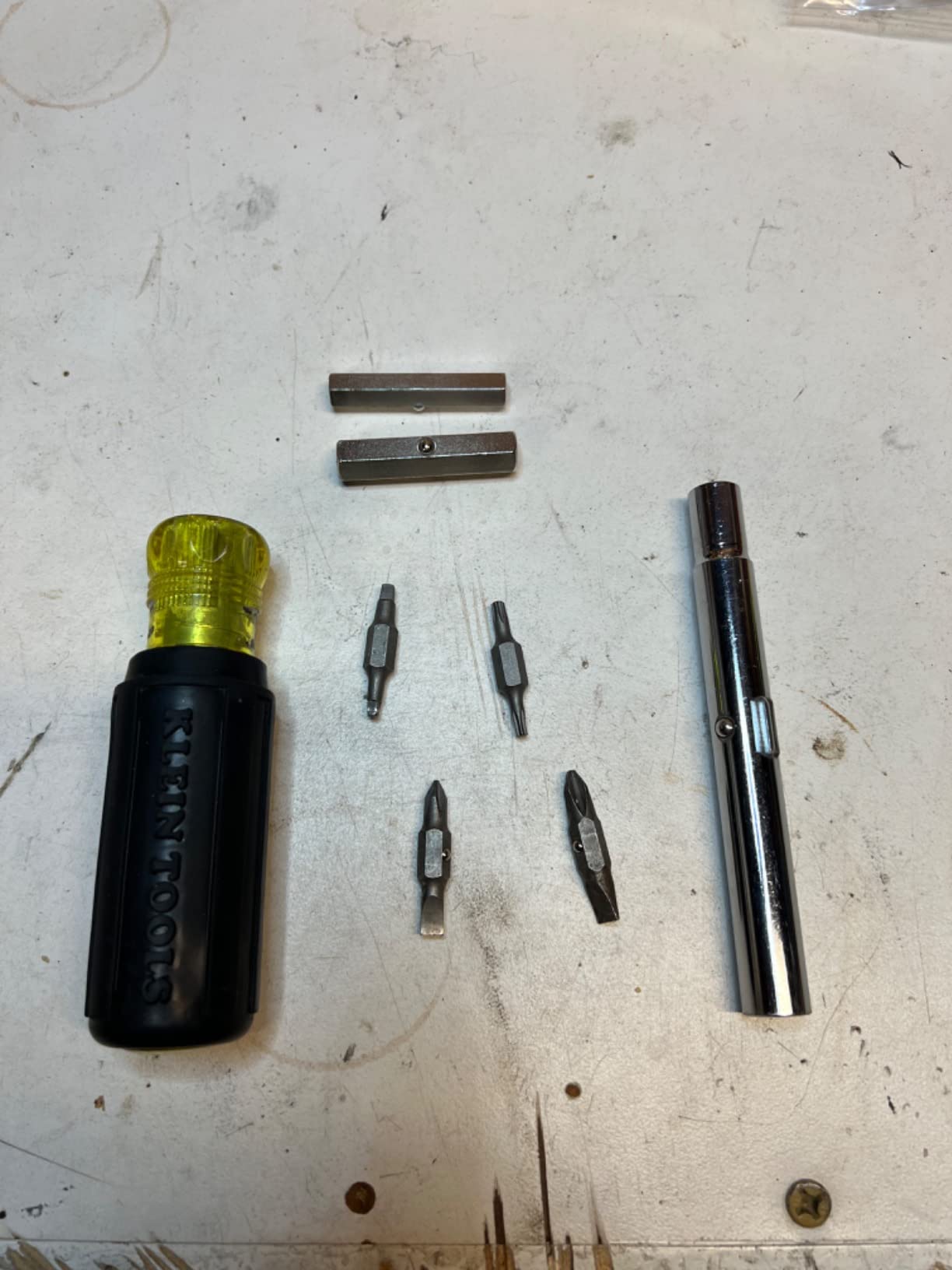Klein Tools 32500 11-in-1 Screwdriver/Nut Driver Set, 8 Bits (Phillips, Slotted, Torx, Square), 3 Nut Driver Sizes, Cushion Grip Handle customer photo 2
