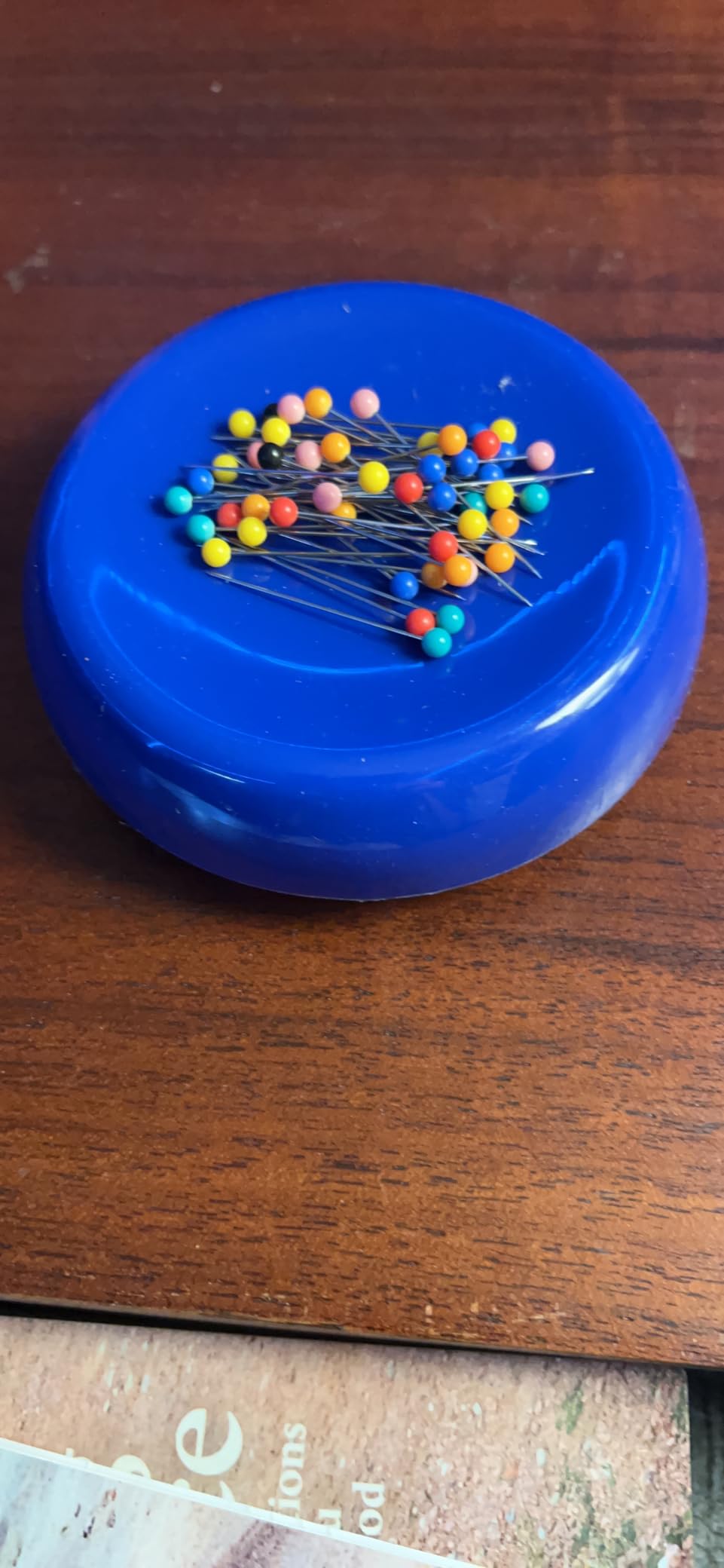 Grabbit Magnetic Sewing Pincushion with 50 Plastic Head Pins - Magnet Pin Organizer for Quilting, Embroidery, Needles, Bobby Pins, & Craft Storage, Red customer photo 1