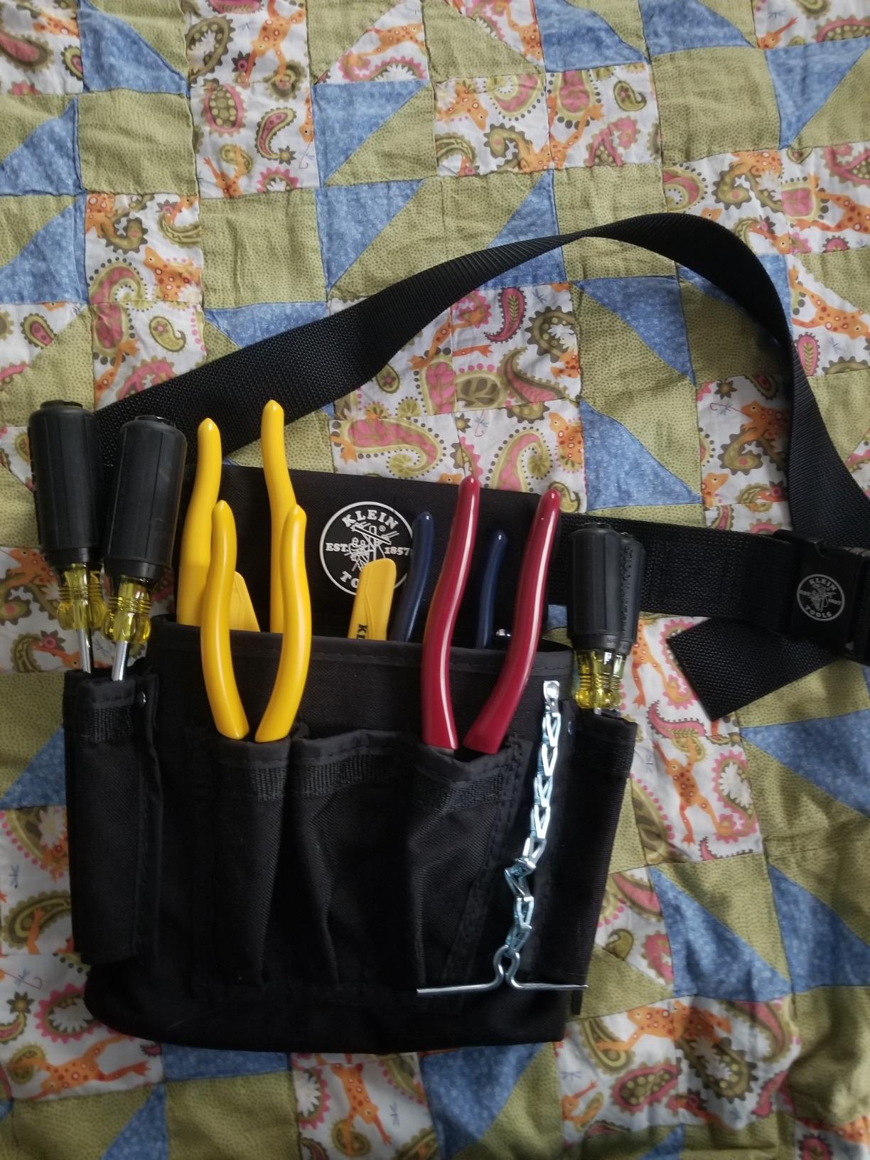 Klein Tools 92911 Tool Kit, Apprentice Tool Set, 4 Pliers, Wire Stripper and Cutter, 4 Screwdrivers, Belt and Pouch, 11-Piece customer photo 1