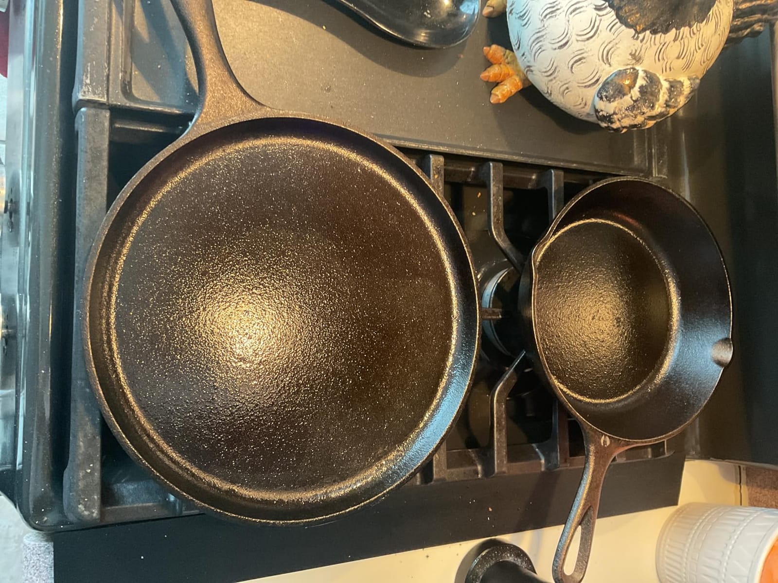 Lodge Cast Iron 5-Piece Set, PFAS-Free Pre-Seasoned Kitchen Set | PFAS-Free Cast Iron Set Includes Skillets, Griddle & Dutch Oven for Non-Toxic Everyday Cooking, Made in USA customer photo 1