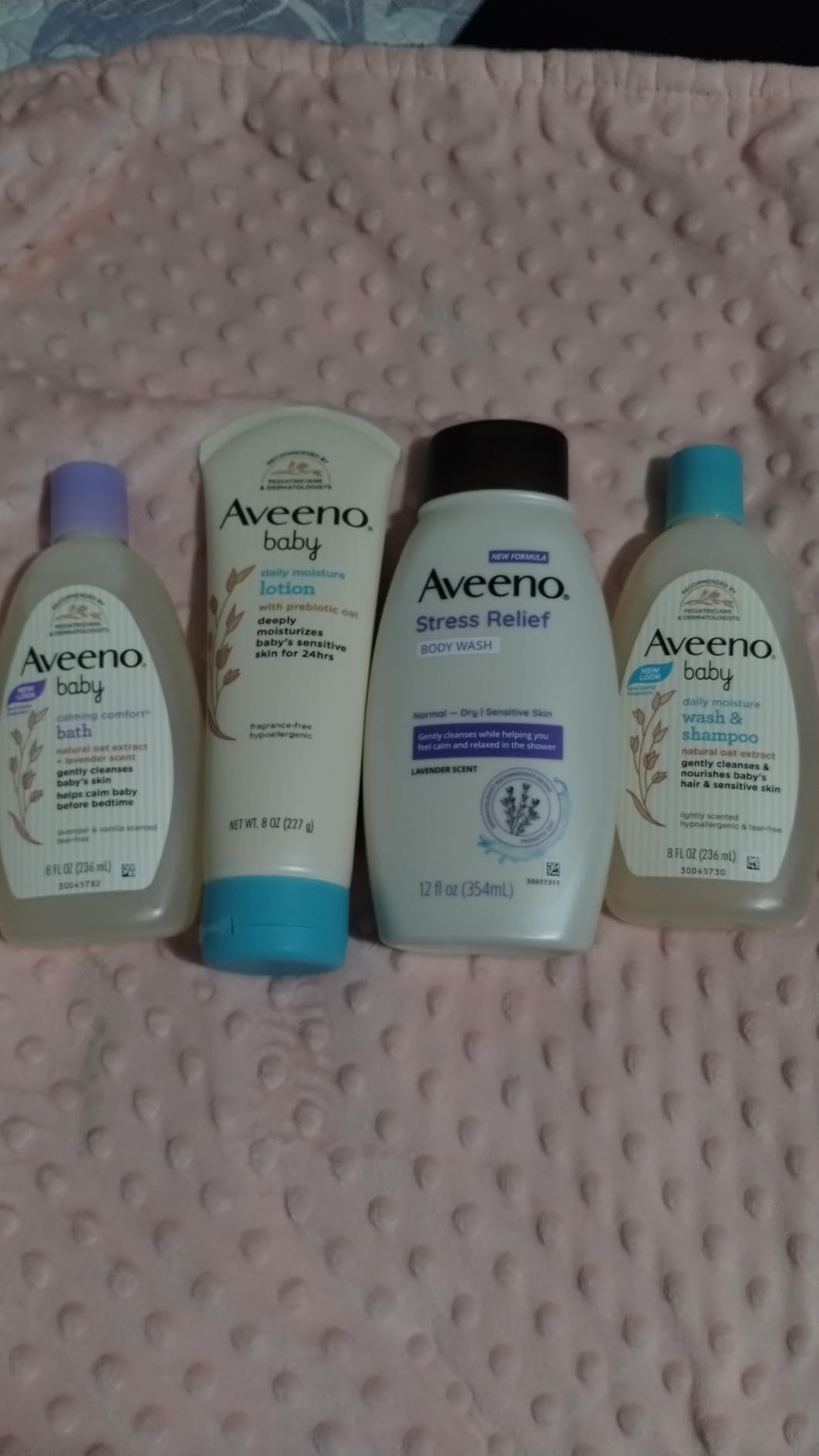 Aveeno Baby Bathtime Solutions Mommy & Me Gift Set, 4 Items | Baby Wash & Shampoo, Calming Bath, Baby Lotion, Stress Relief Body Wash for Mom customer photo 1