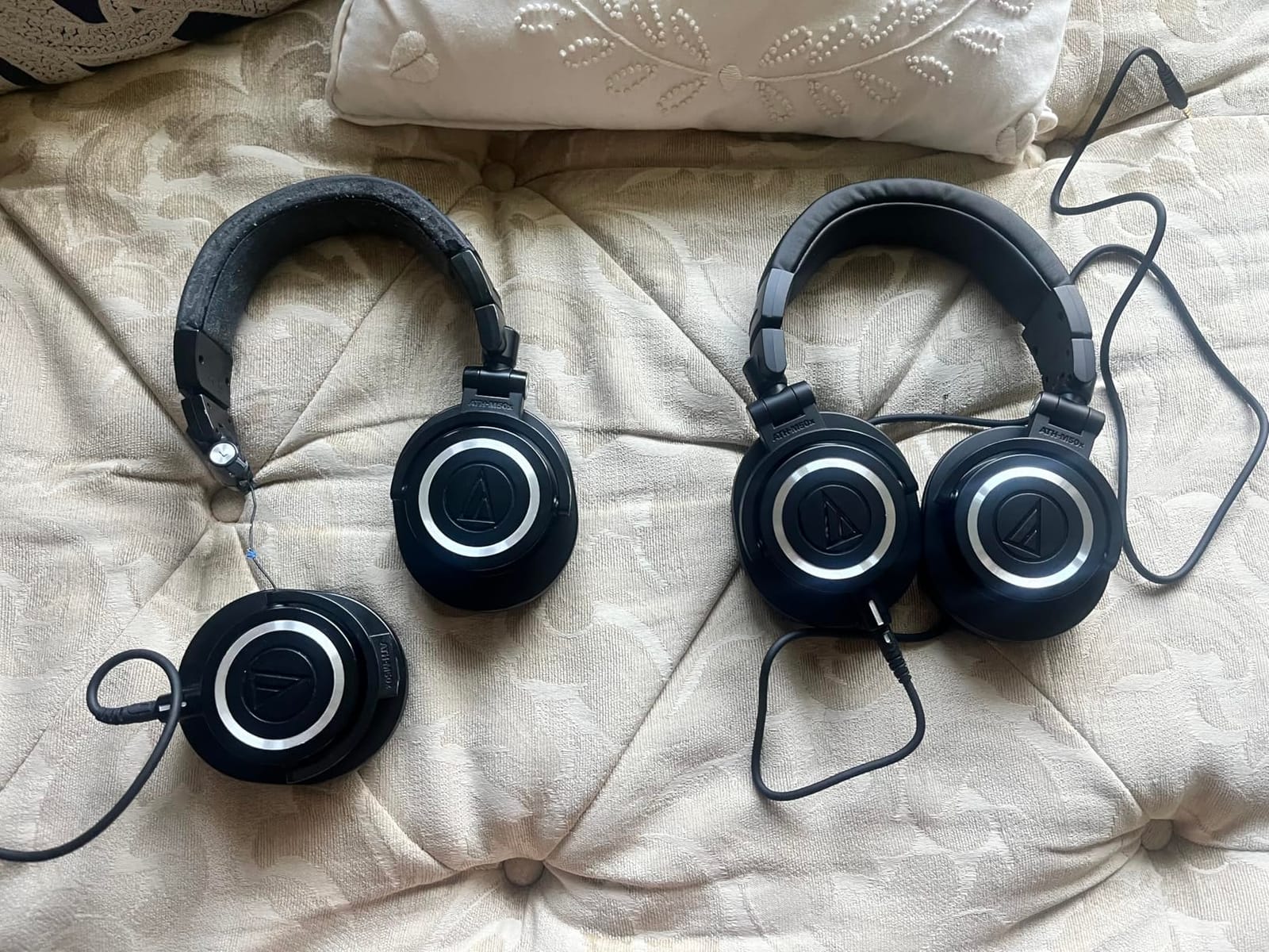 Audio-Technica ATH-M50X Professional Studio Monitor Headphones, Black, Professional Grade, Critically Acclaimed, with Detachable Cable customer photo 1