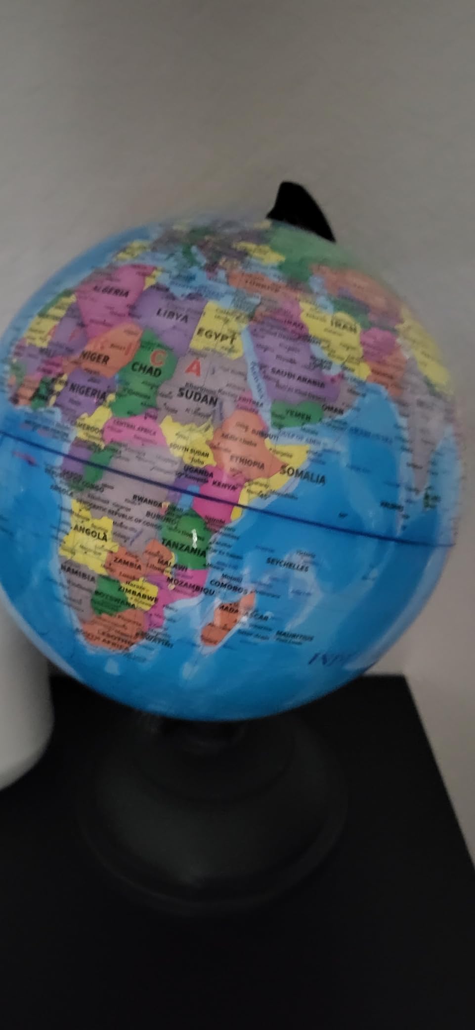 Juvale World Globe for Kids - 8-Inch, Multicolor with Plastic Stand - Educational Desk Globe with World Map for Kids & Classroom Decor customer photo 1