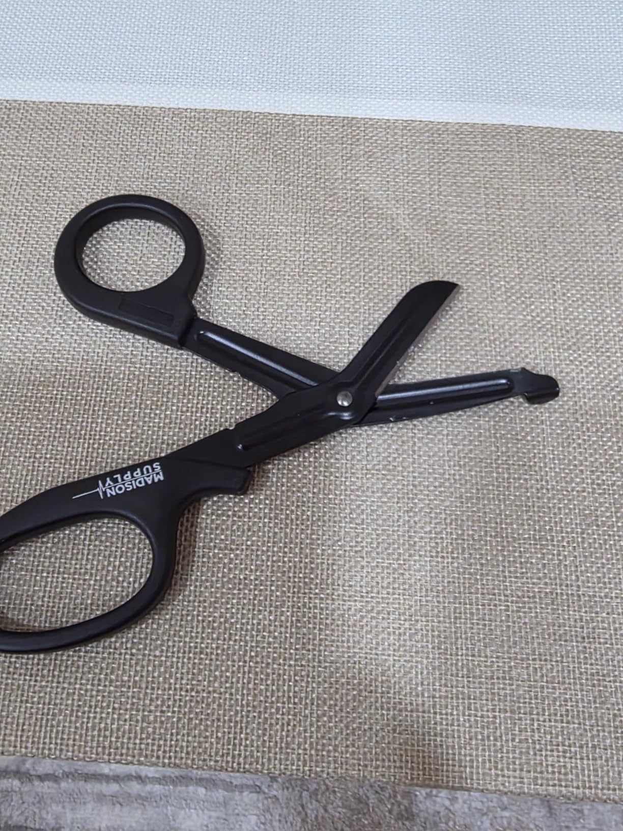 Madison Supply EMT and Trauma Shears for Left and Right Hand - 7.5-Inch Bandage Scissors, Stainless Steel Medical Shears - Fluoride-Coated Blades for First Responder, Nurse, and Doctor (2 Pack, Black) customer photo 1