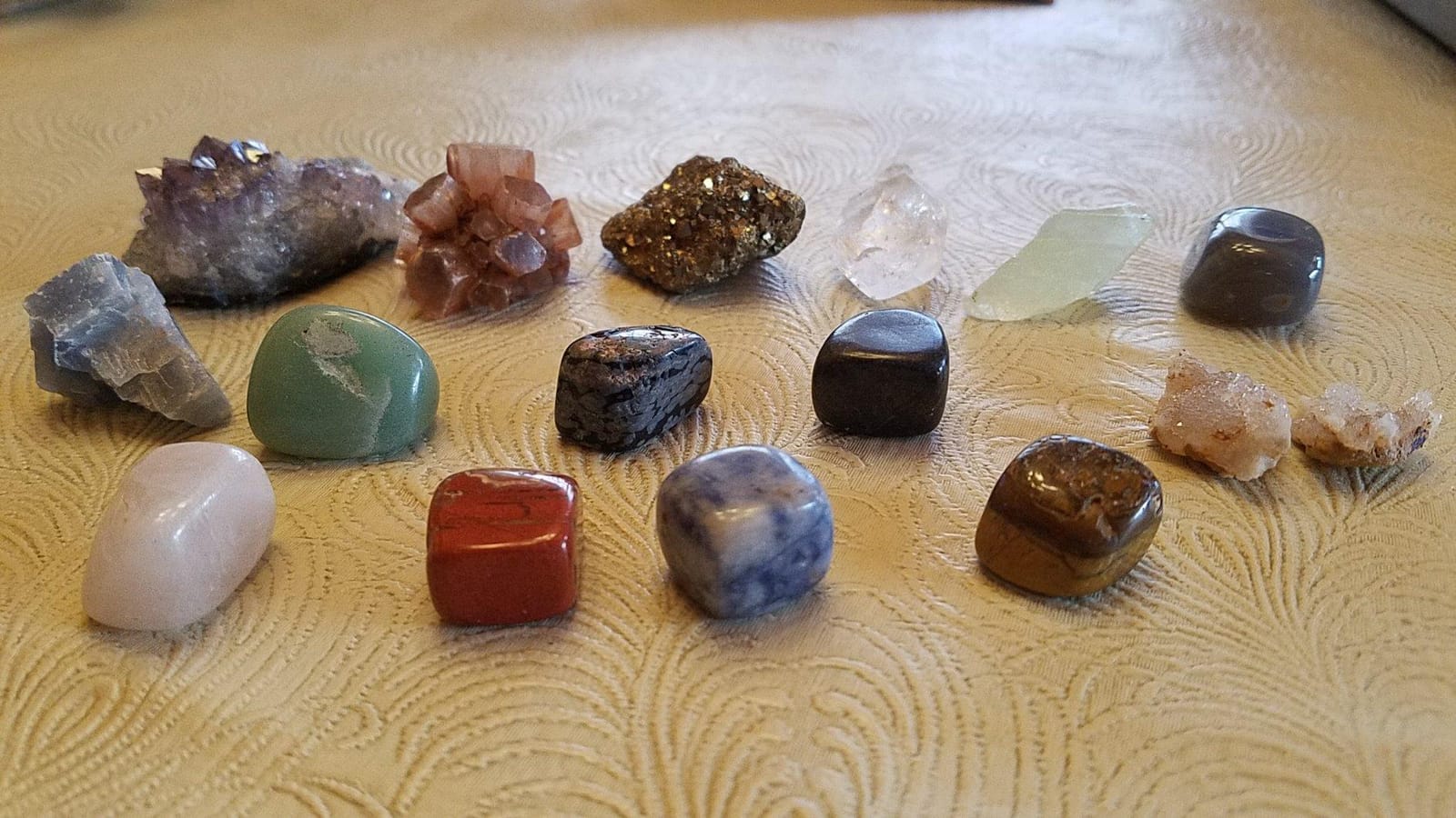 NATIONAL GEOGRAPHIC Mega Gemstone Dig Kit – Dig Up 15 Real Gemstones and Crystals, Science Kit for Kids, Gem Digging Kit, Gift for Girls and Boys, Mining Kit, Rock Collection | Amethyst, Pyrite, Quartz & More, Gem Mining Activity, Excavation Tools, Magnifying Glass, Rock Collection, Birthday Gift customer photo 2