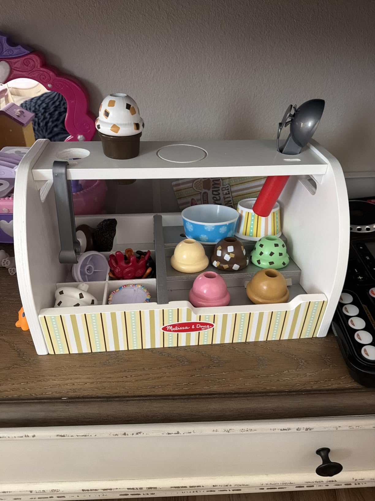 Wooden Scoop & Serve Ice Cream Counter, Pretend Play Store, 28 Toy Food & Play Kitchen Accessories, Preschool Toys for Girls & Boys 3+ customer photo 2